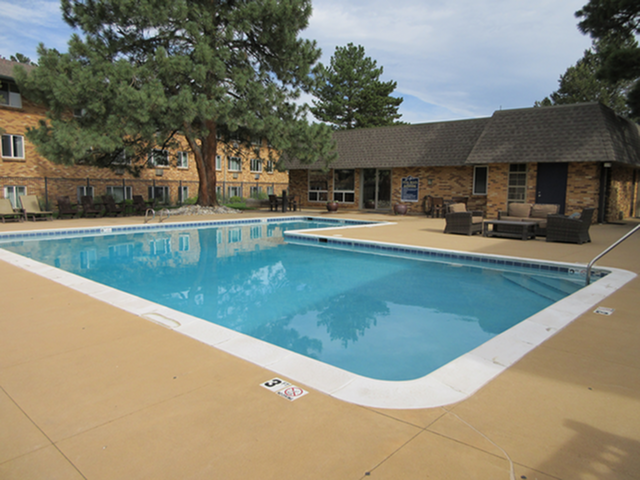 Kimberly Court apartment building in South Boulder with the Flatirons in the background