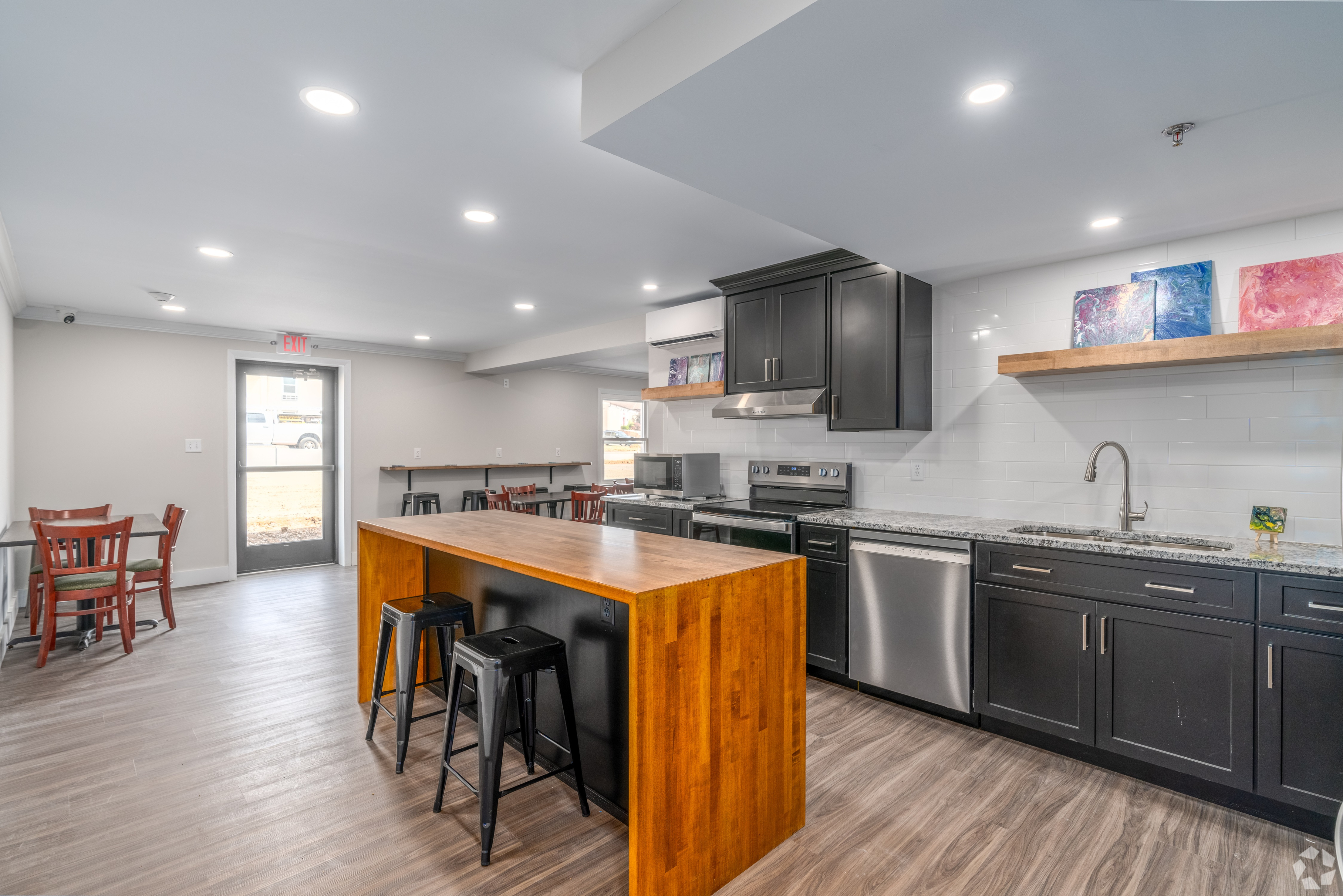 Shared Kitchen & Common Area