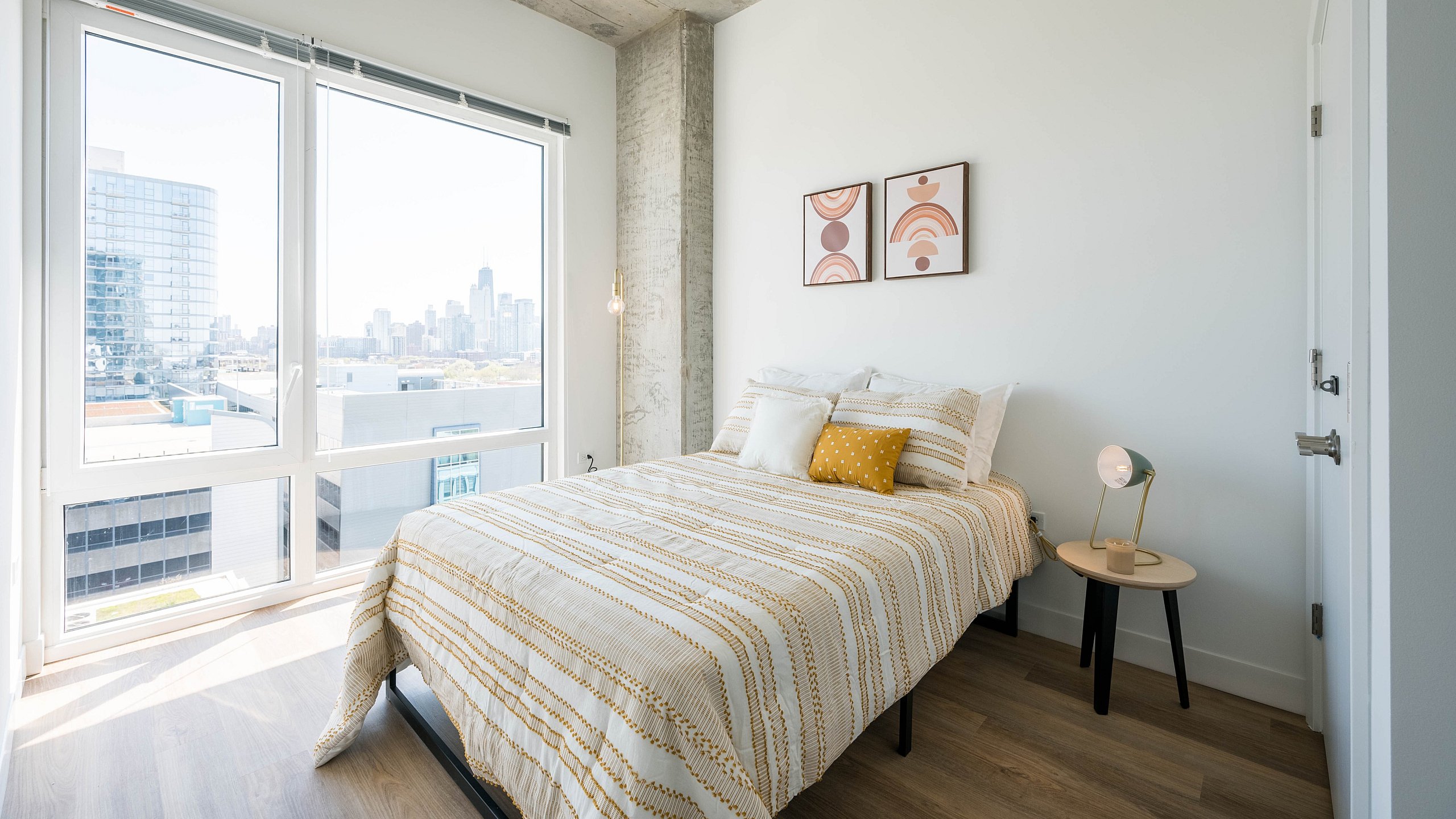 Post Chicago - Private Bedroom