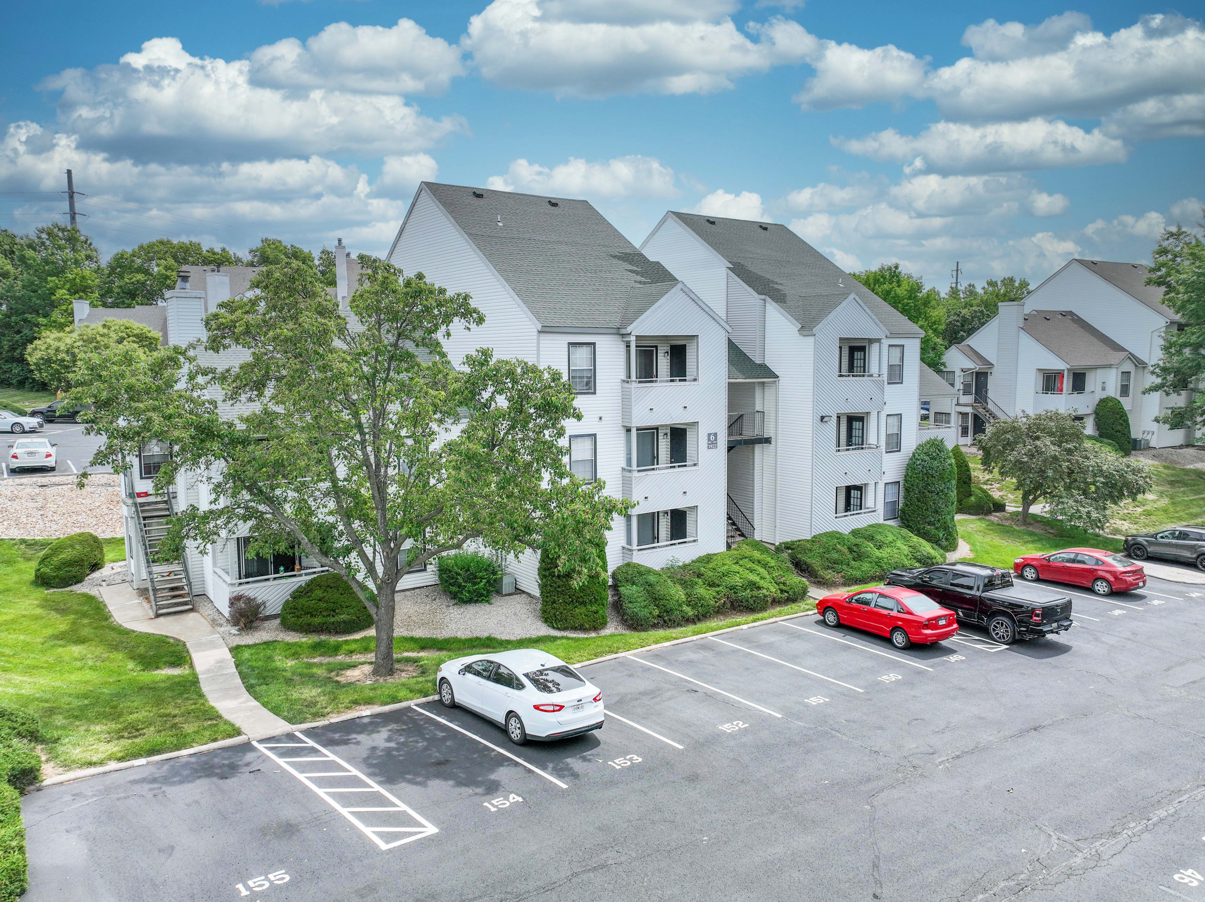 Woodlake Village Apartments in Independence MO near Kansas City