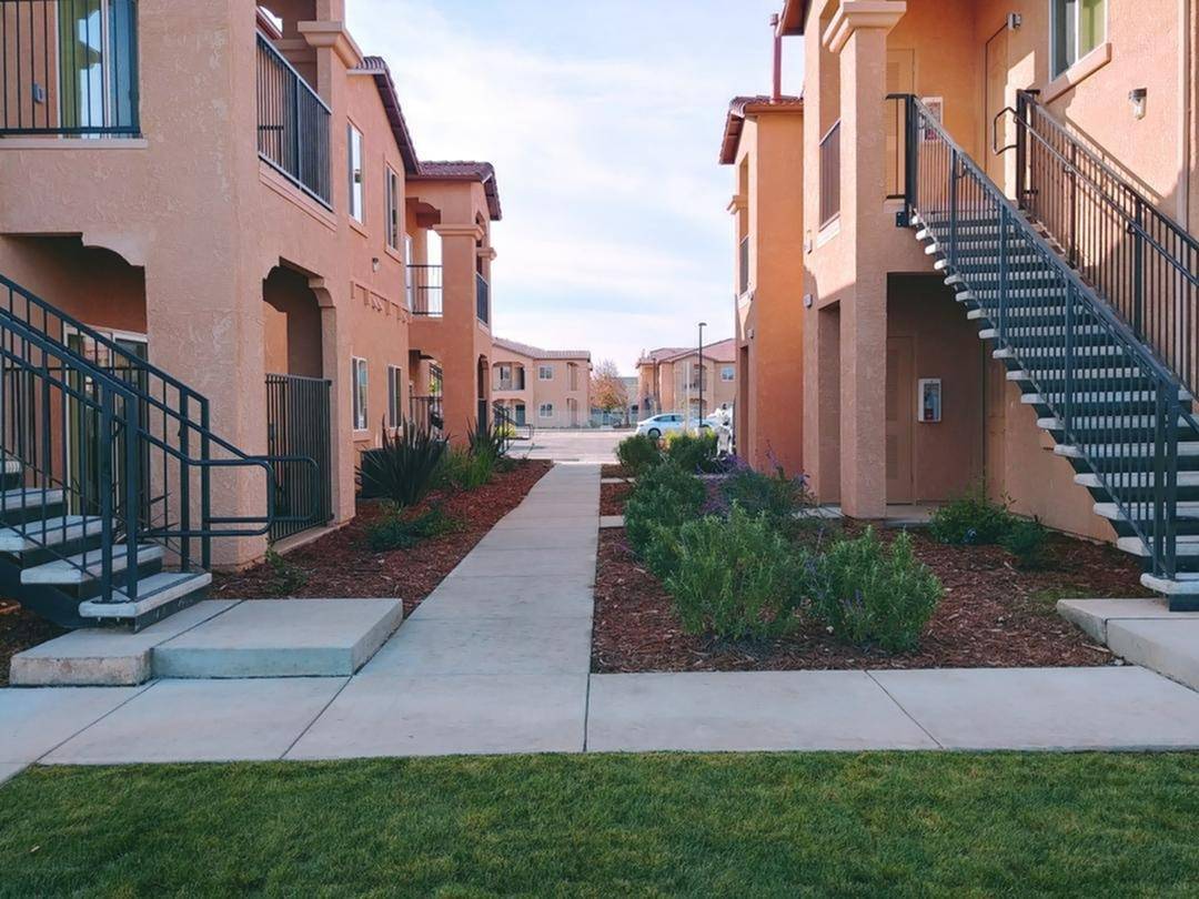 Axis at Compass Pointe Apartments In Merced, CA
