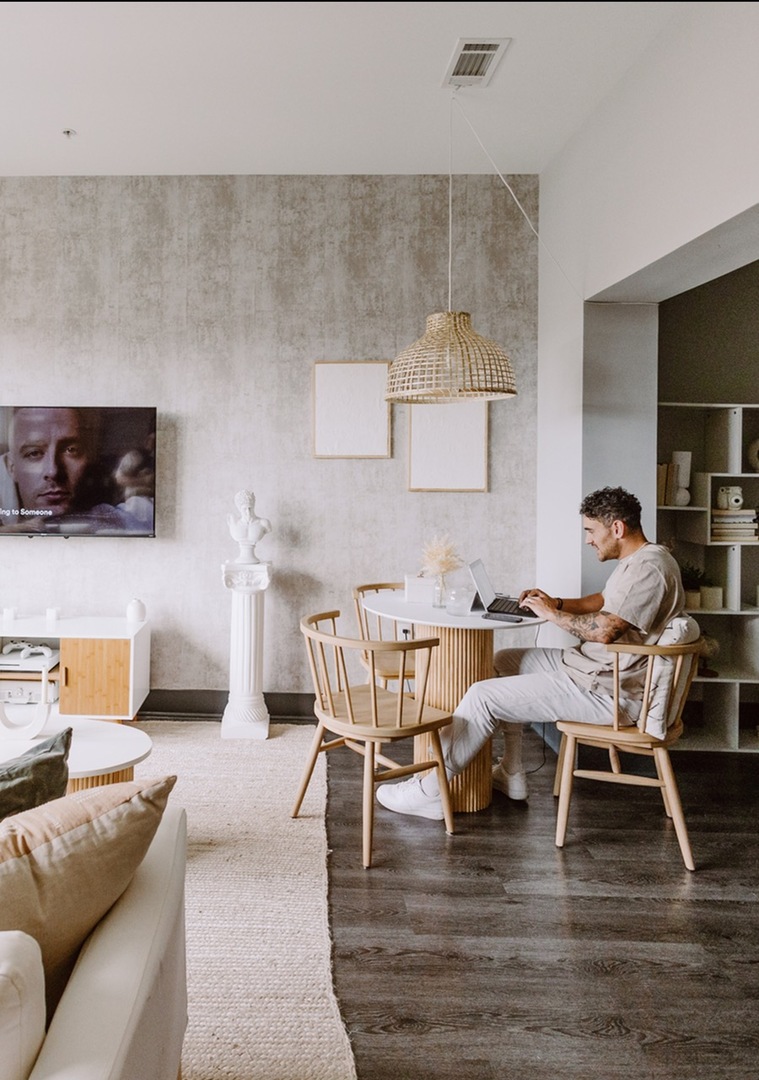 modern, beautiful, spacious, daylight, luxury finishes, sun-filled