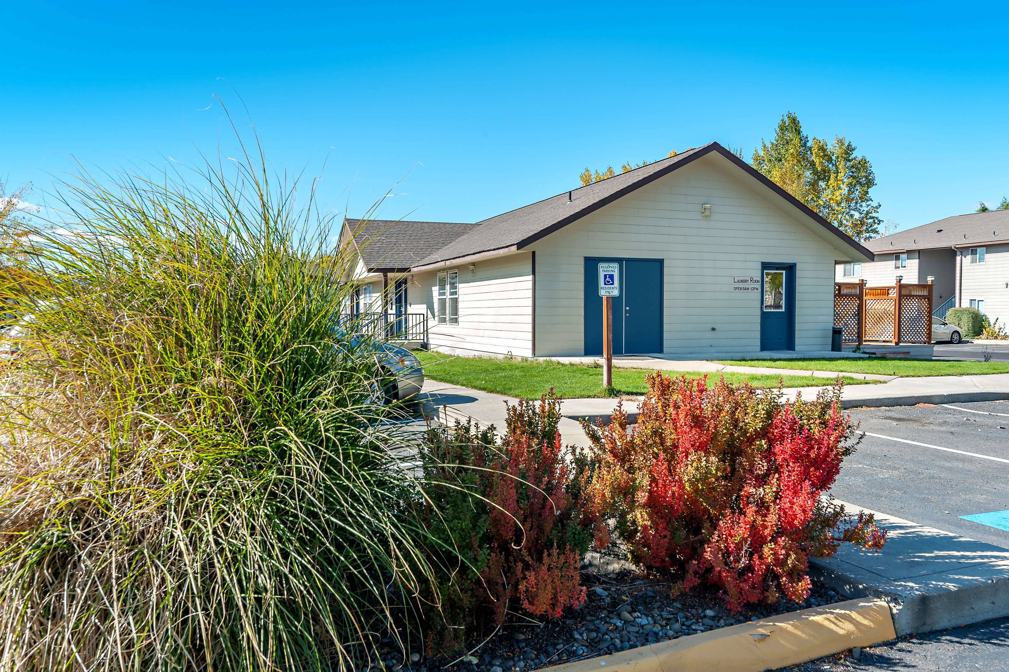 View Photos Rainier Apartments