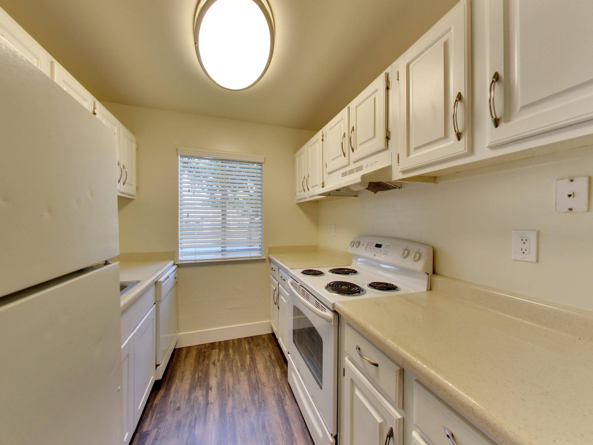 1x1 1 Bed Apartment Oakview Apartments