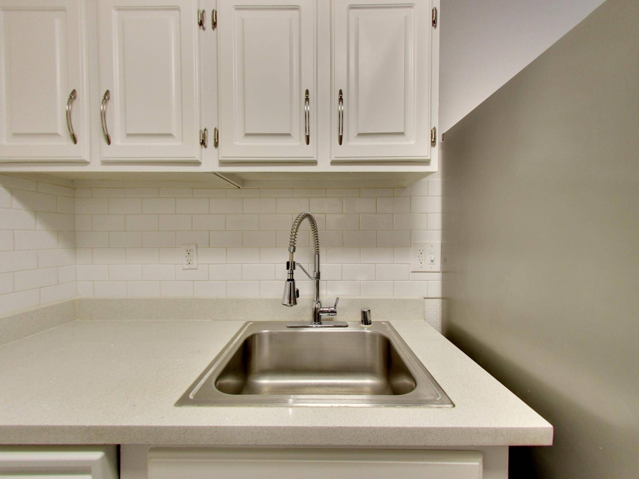 2x1 2 Bed Apartment Oakview Apartments