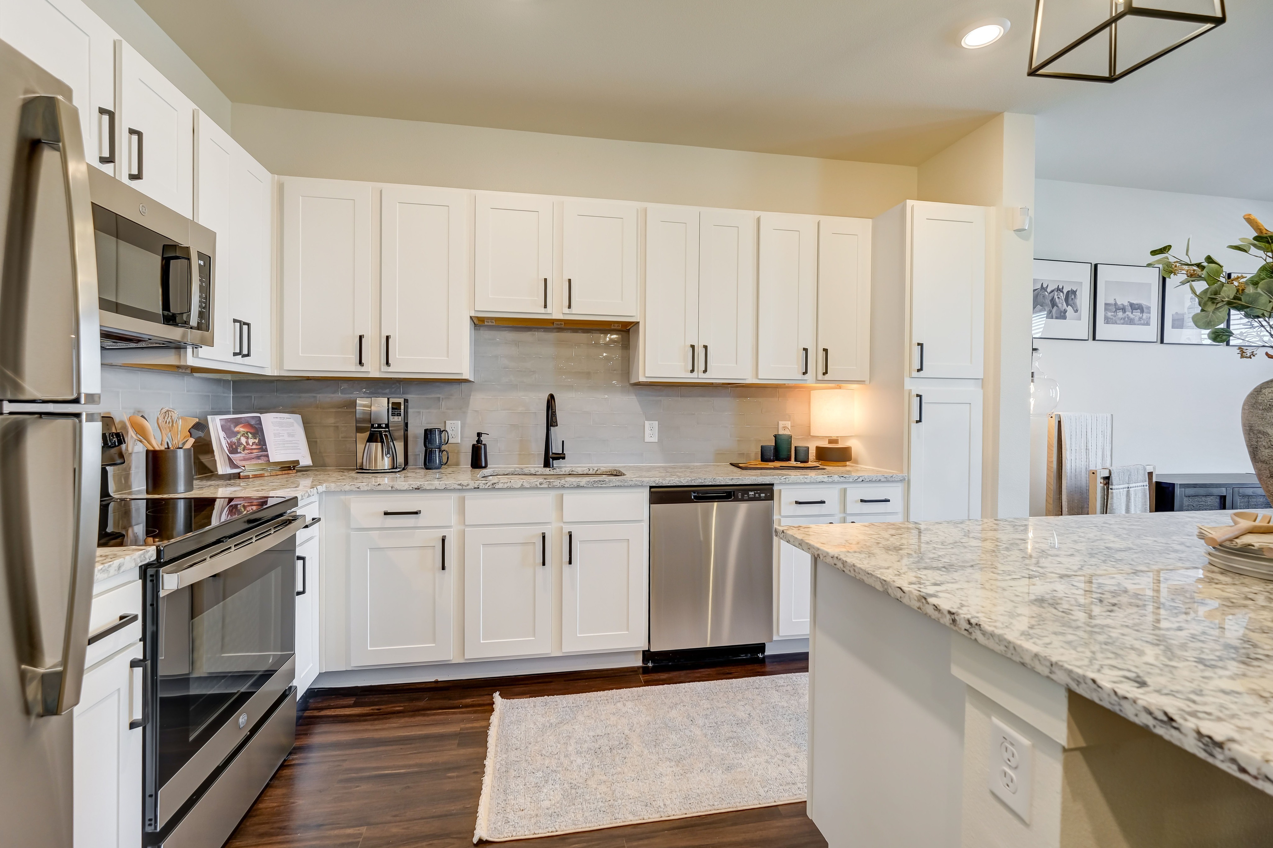 Photo inspiration: Fresh Look at Luxury Apartment Photo Gallery