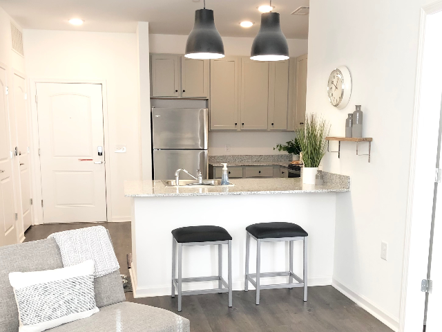 Countertop Dining | Apartments in Knoxville, TN | Flagship Kerns