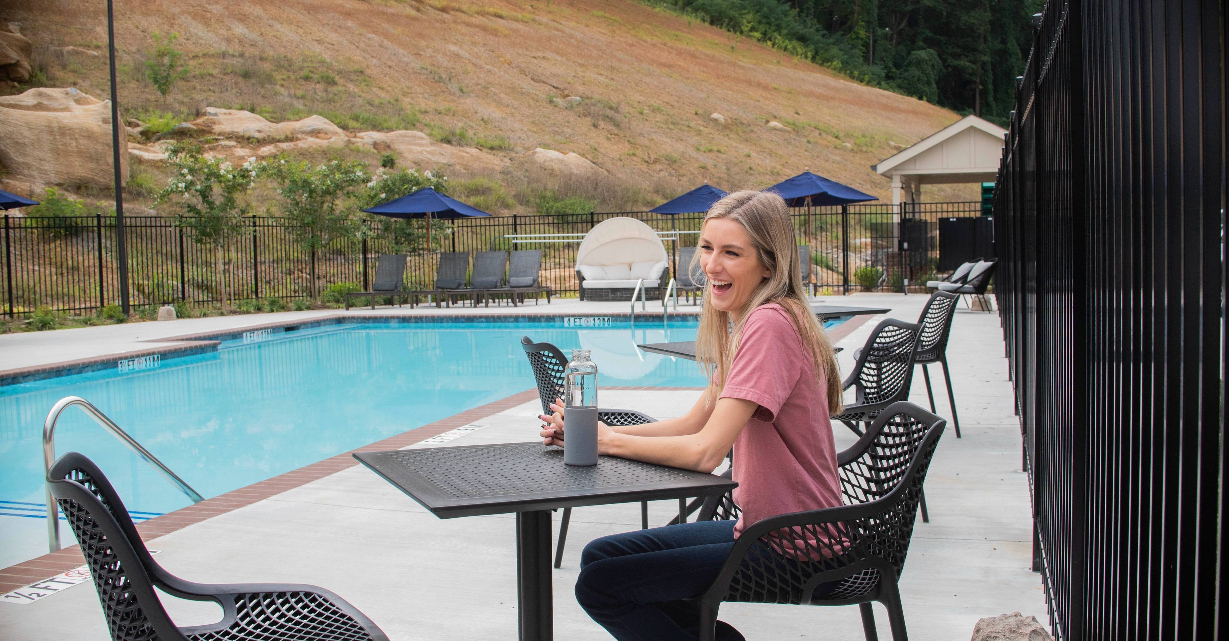 Pool Community | Flagship Kerns | Knoxville Apartments