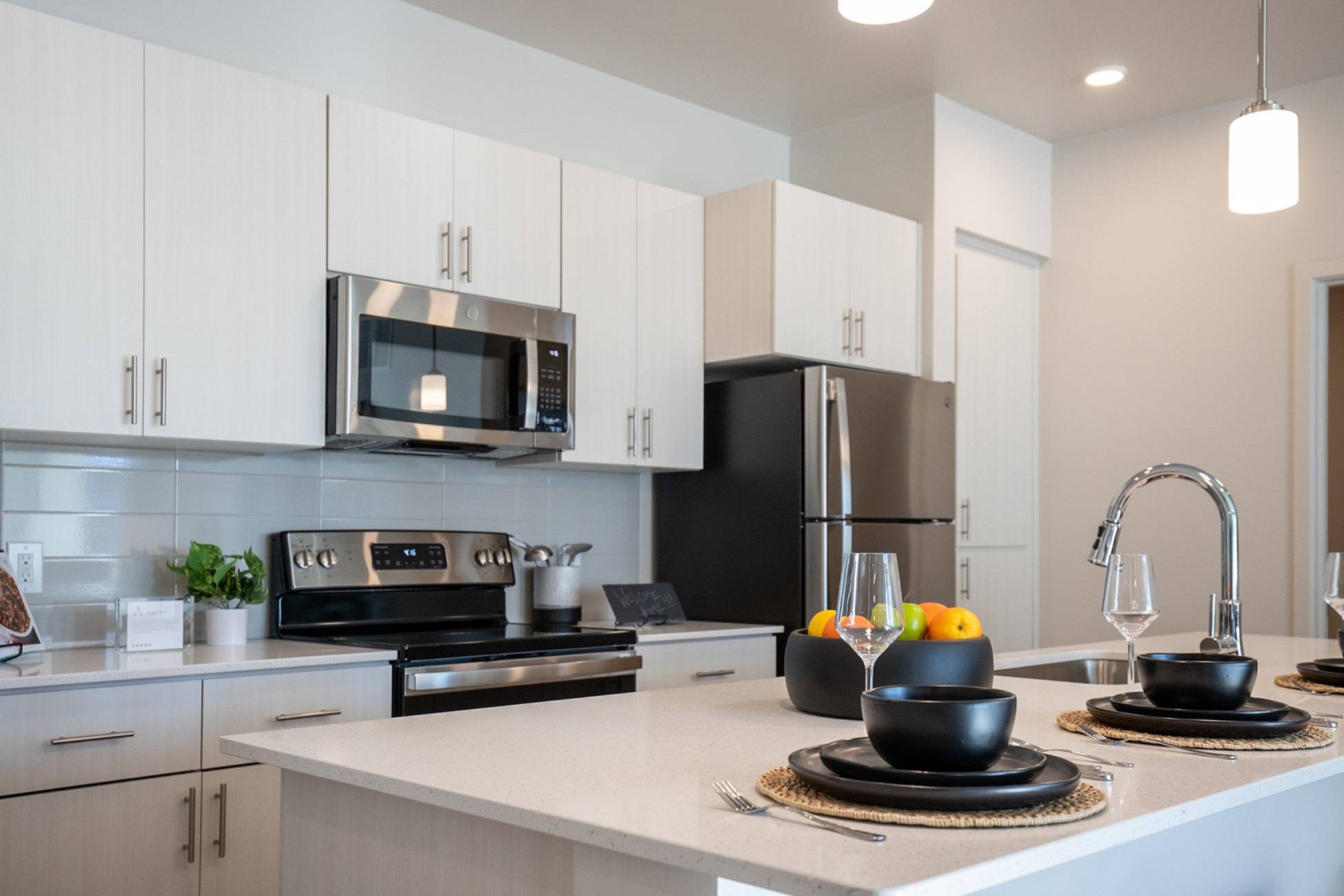 Pet Friendly Apartments in Glendale, with InHome Washer/Dryer, WalkIn Closets, Fitness Center