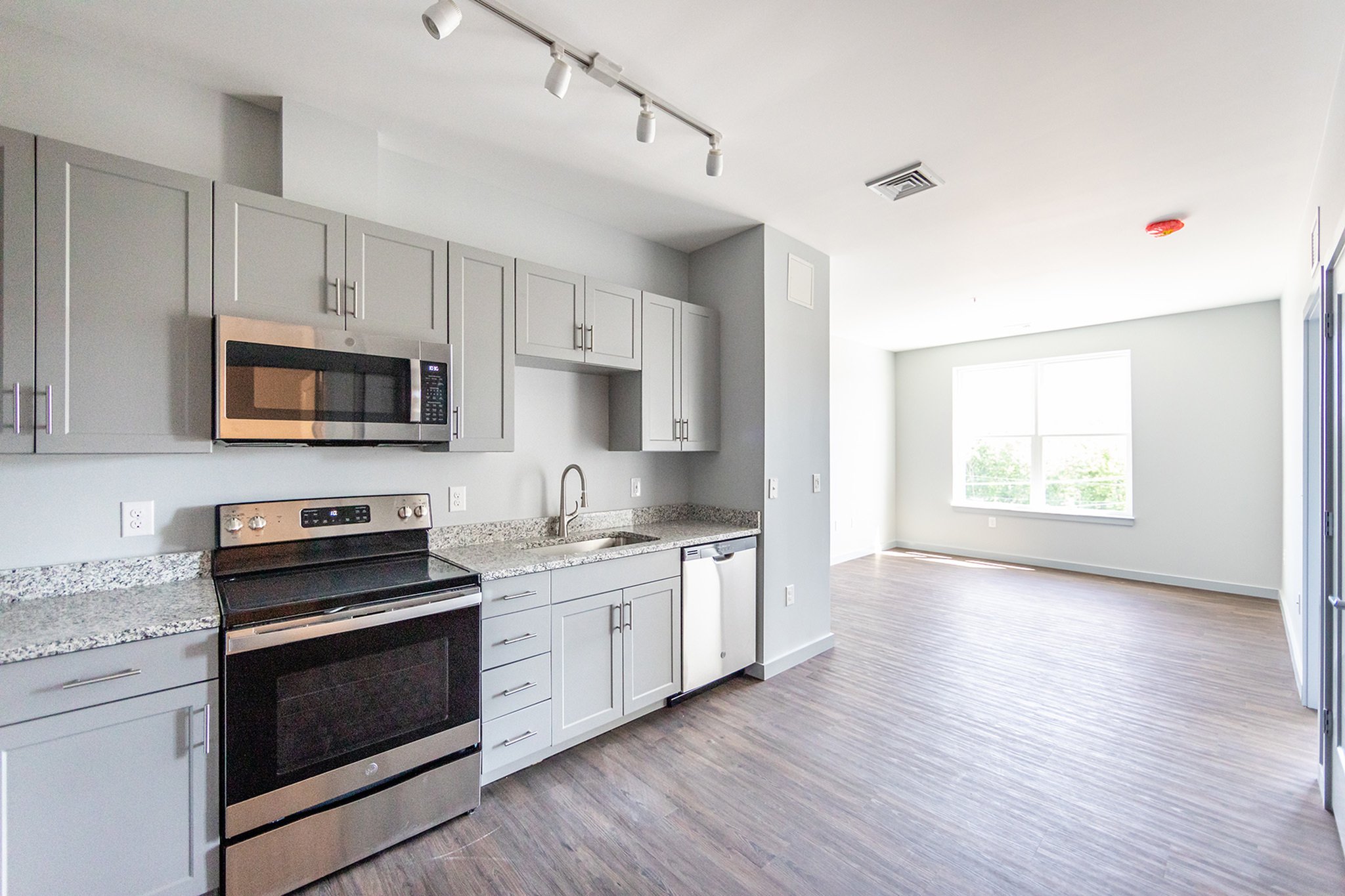 Photos & Tours Apartments in Bedford, NH at The Chandler