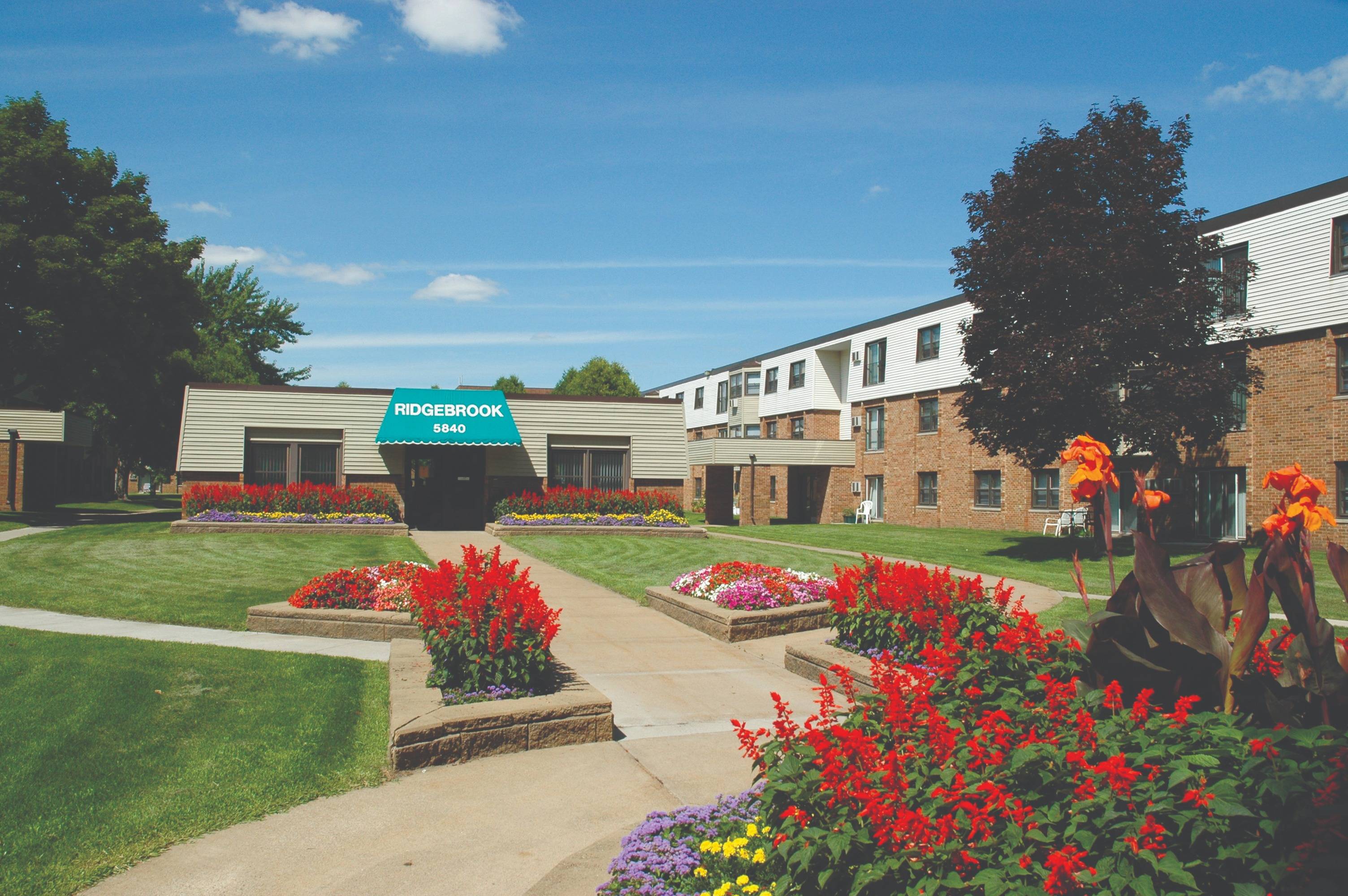 Ridgebrook Official Site Brooklyn Park, MN Luxury Apartments