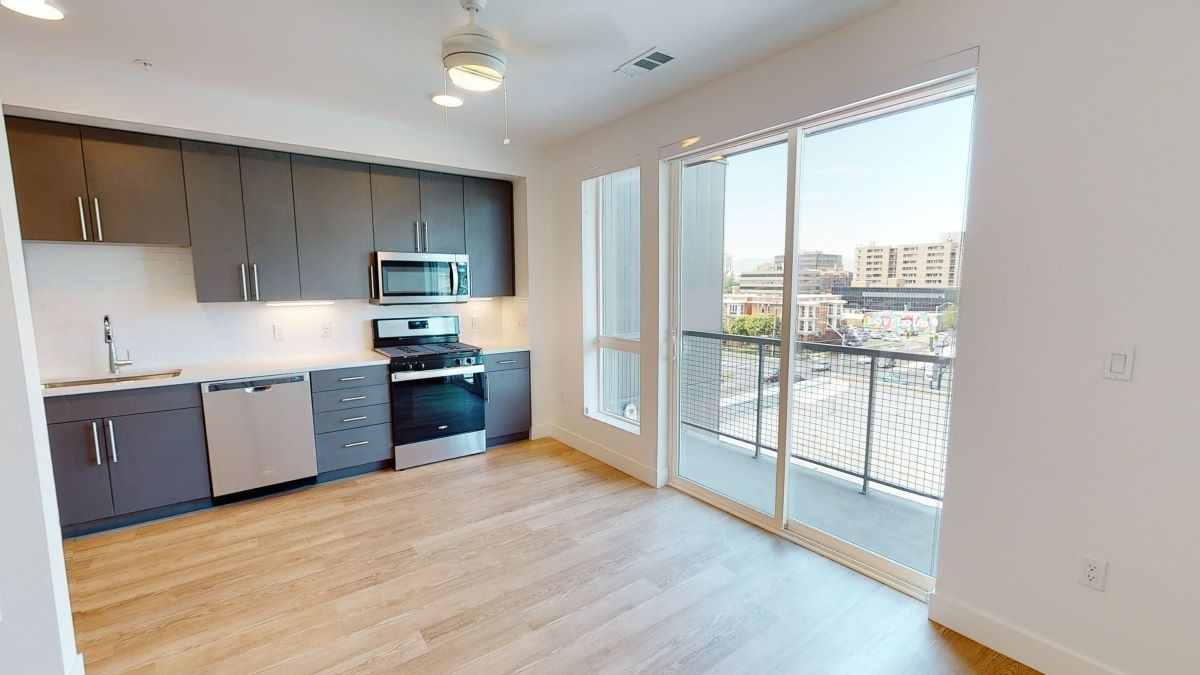 Photos of Cottonwood Broadway Apartments