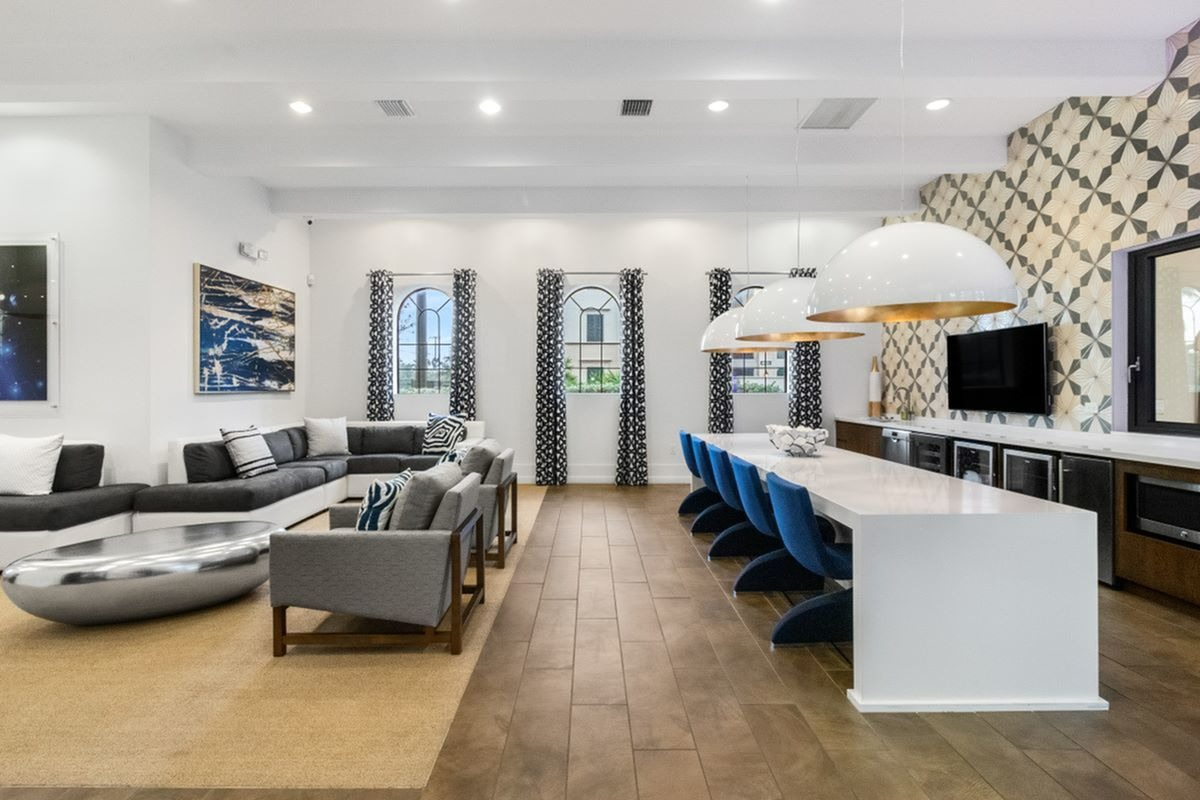 Amenities at Cottonwood Lighthouse Point Apartments