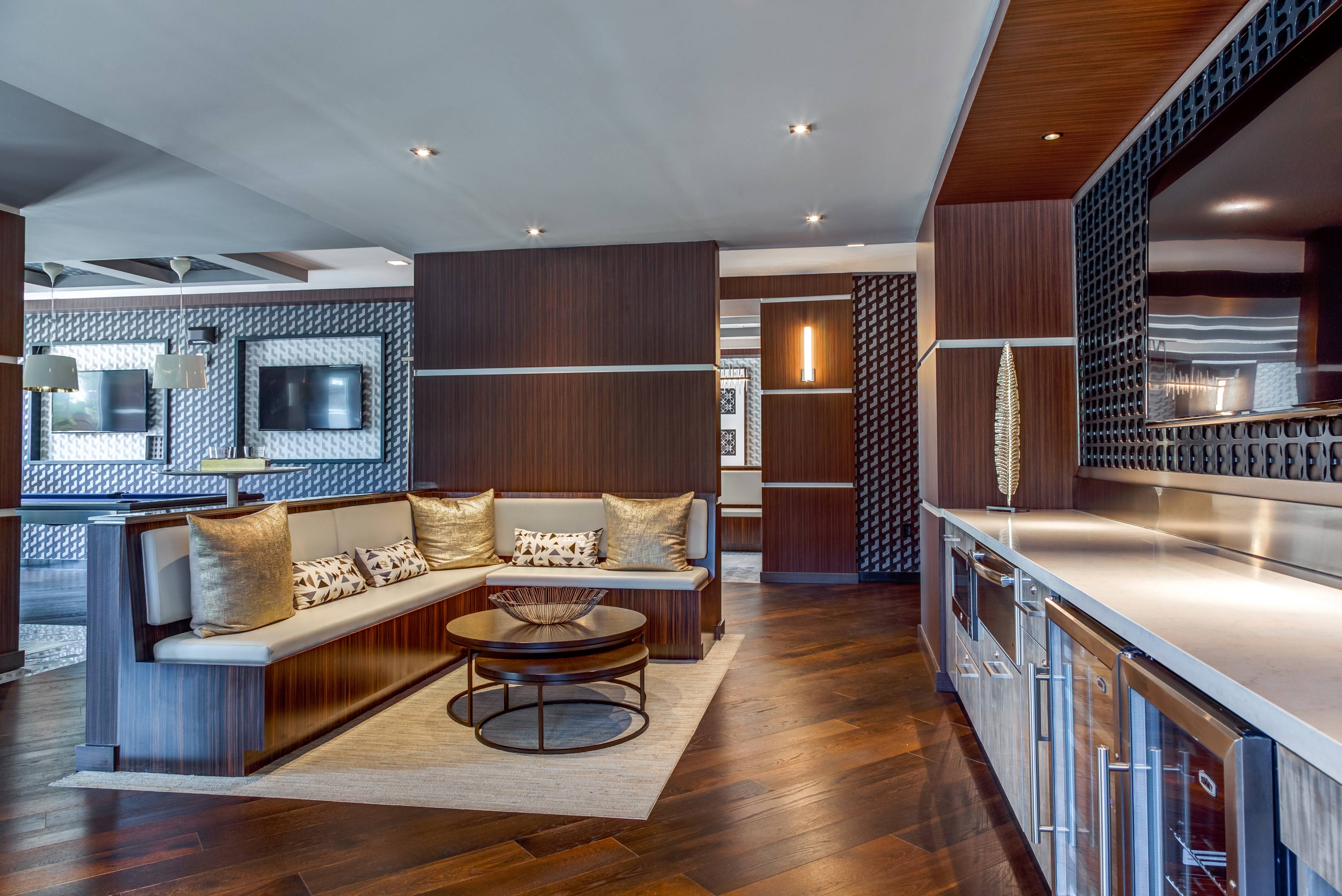 Alister Deco Renovated Apartments in Quincy, MA Official Site