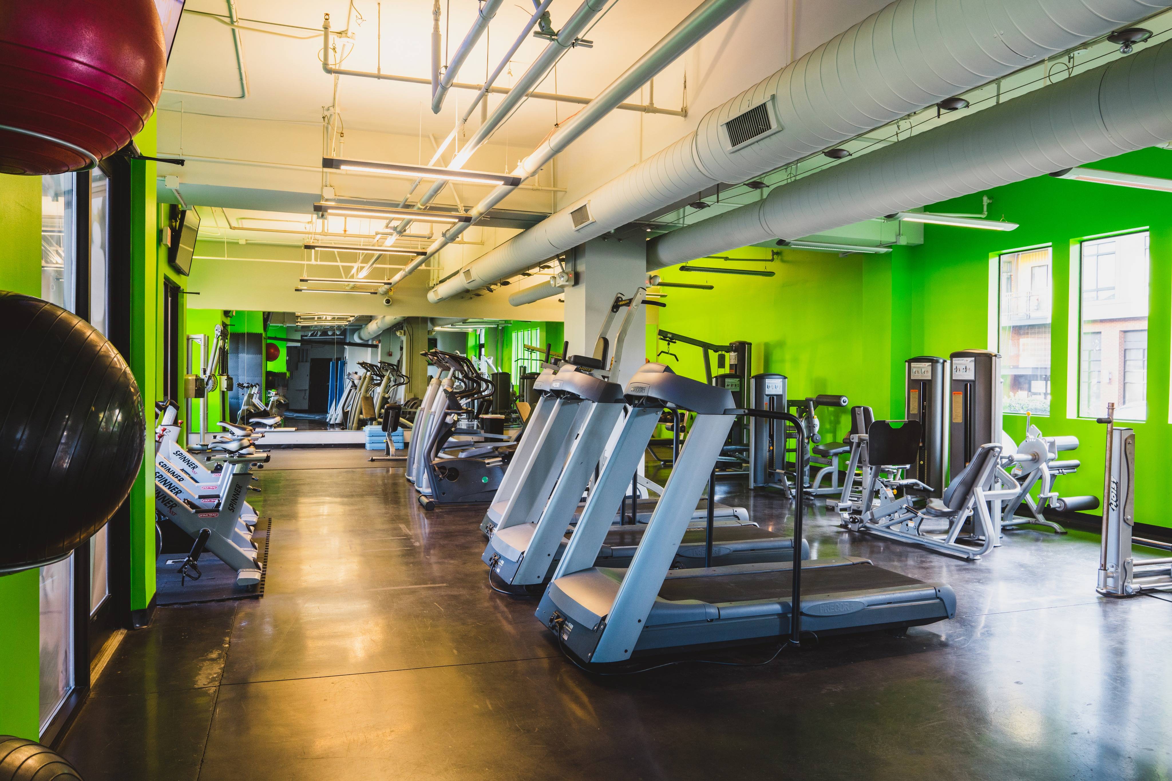 Amenities Alister Uptown Apartments in Charlotte, North Carolina