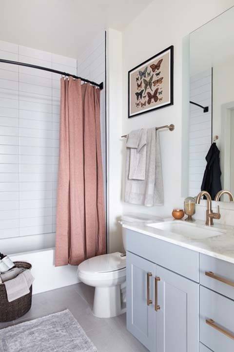 Soaking tub with subway tile surround and quartz countertops