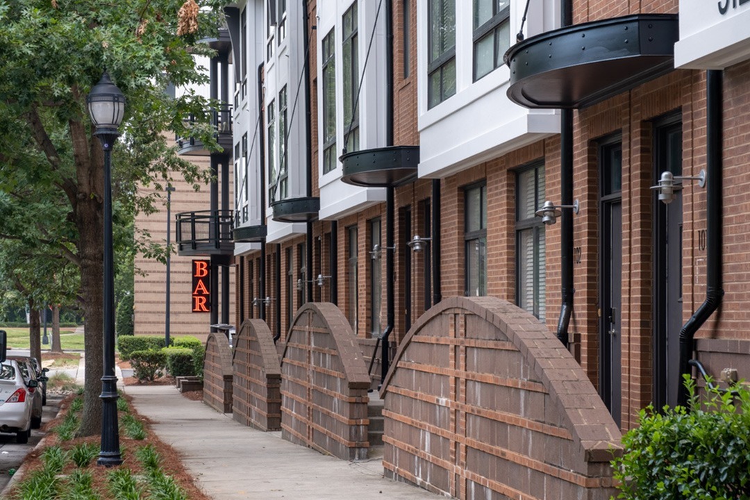 Amenities Alister Uptown Apartments in Charlotte, North Carolina