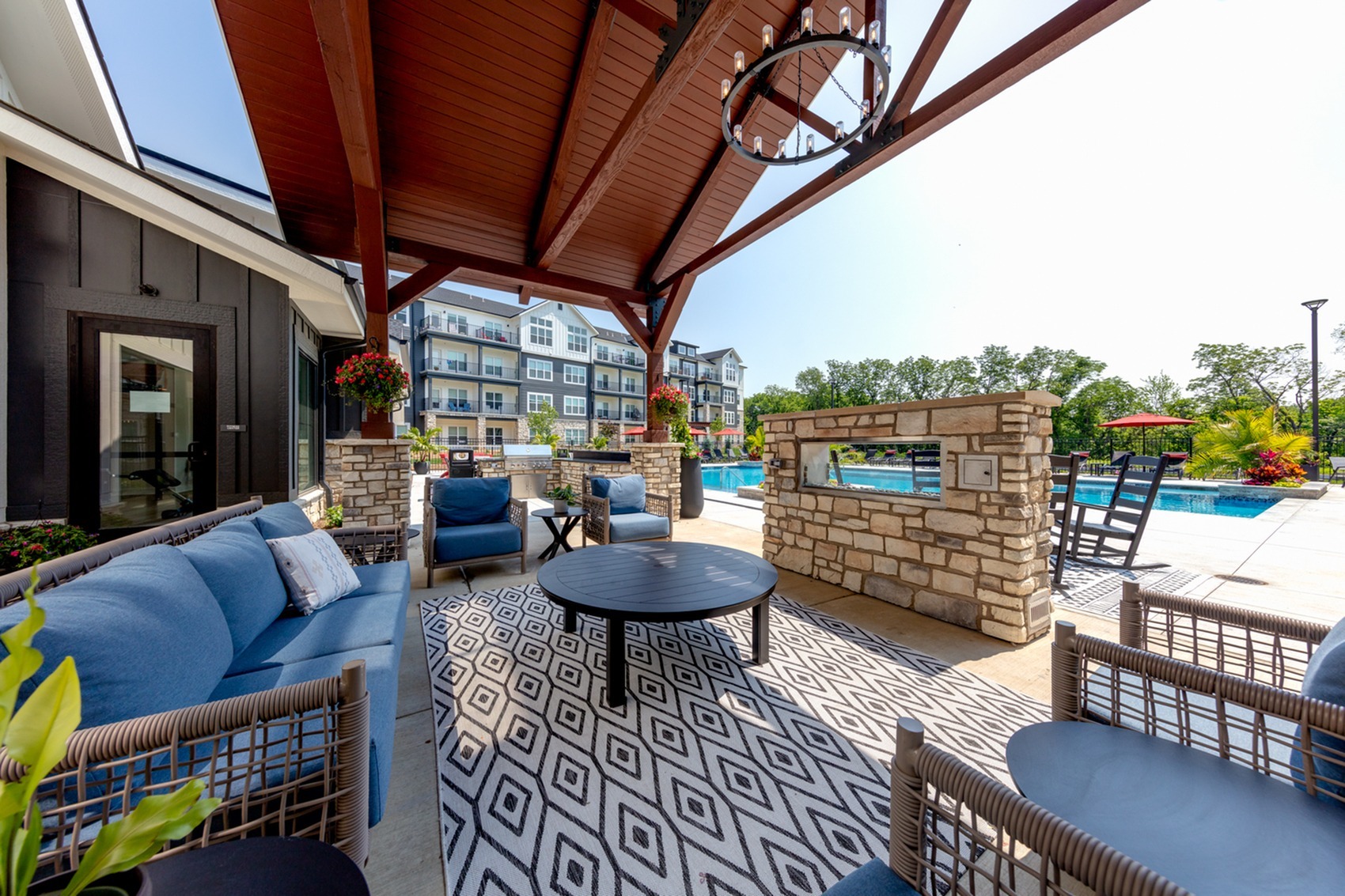 Photos & Tour ENCORE Apartment Homes Luxury Apartments in Belton, MO