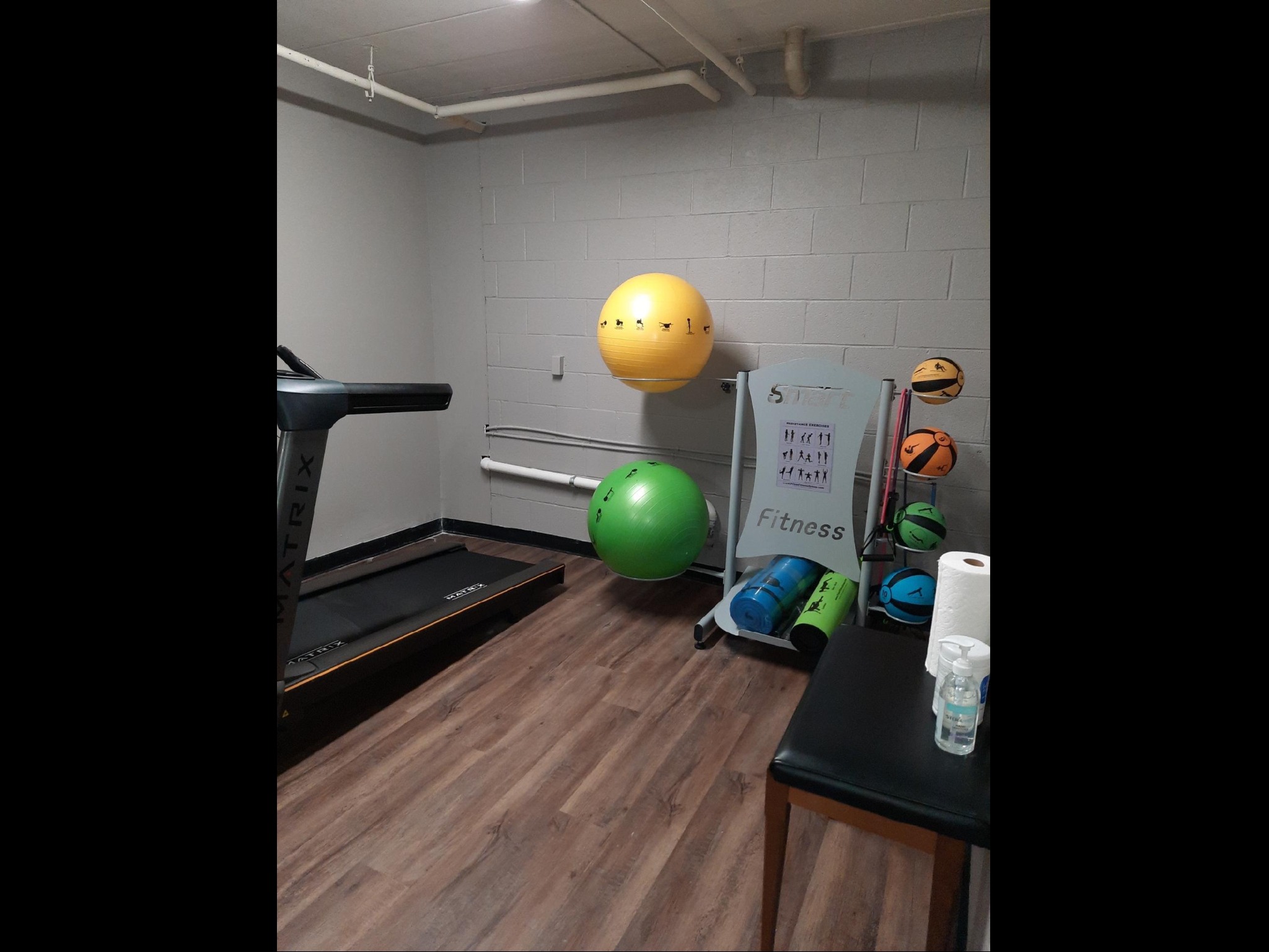 View Photos Brentwood Park Apartments