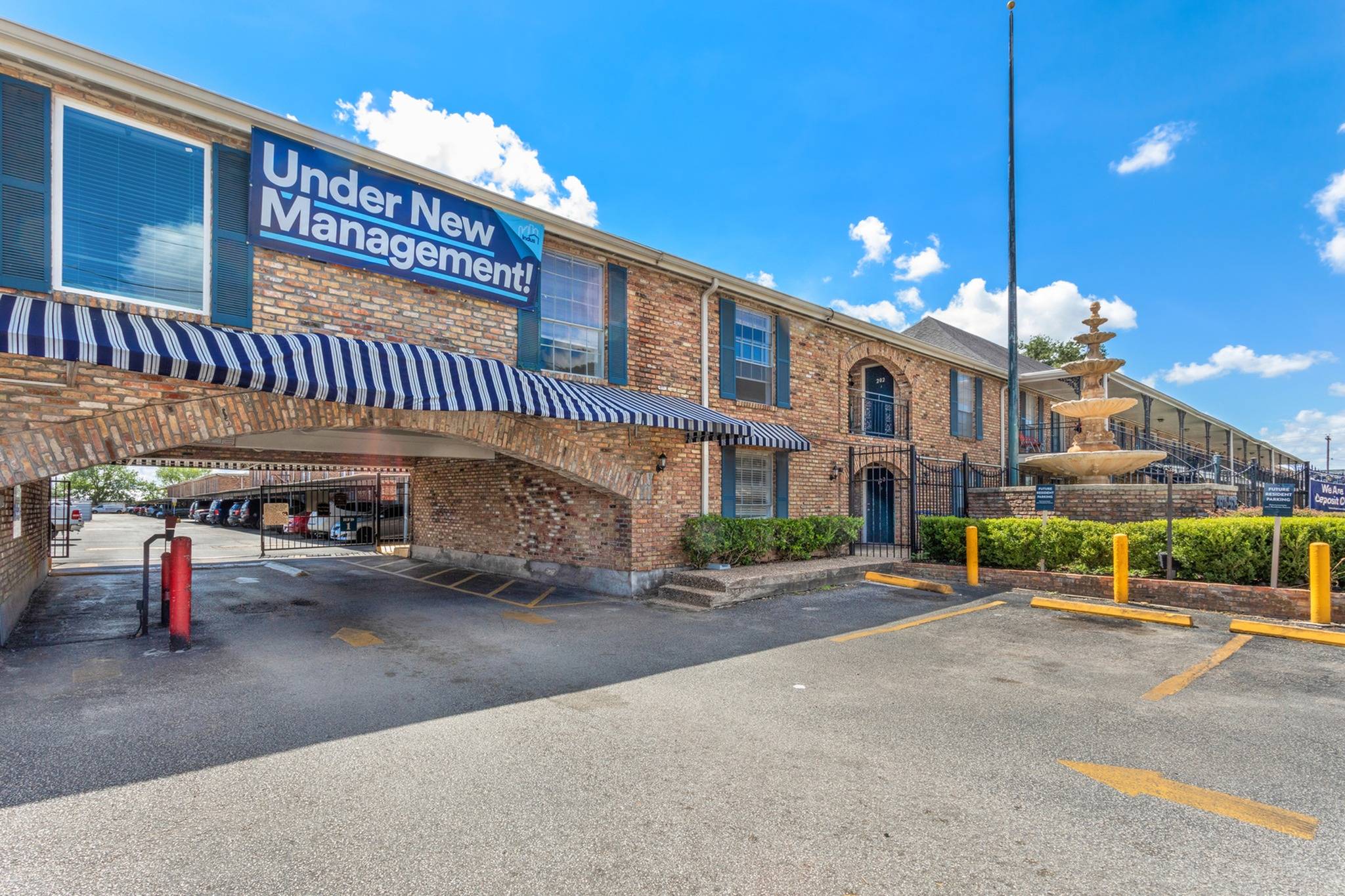 View Photos Fountains at Chimney Rock