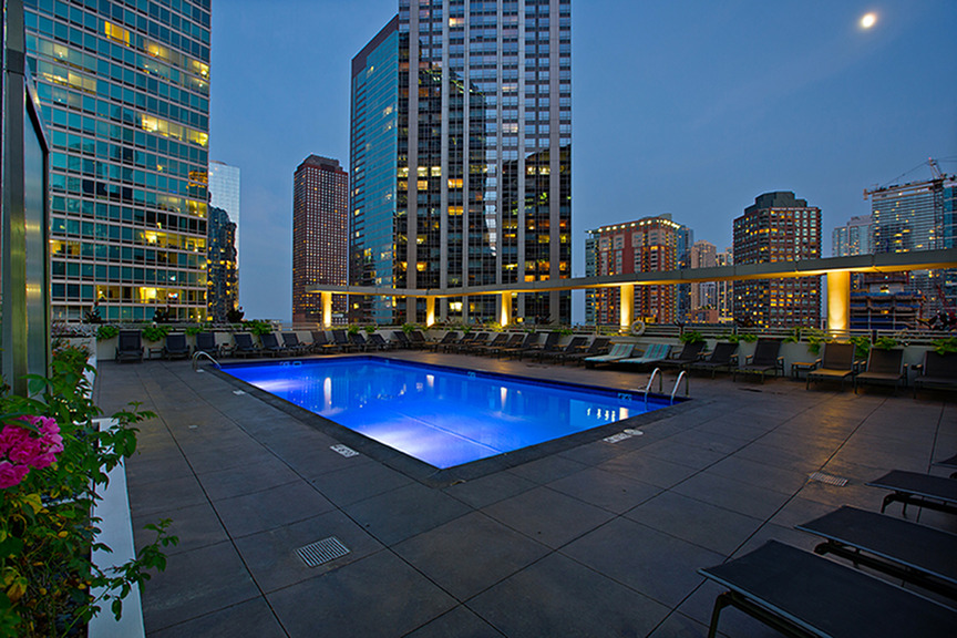 Sparkling Pool | The Streeter Luxury Apartments