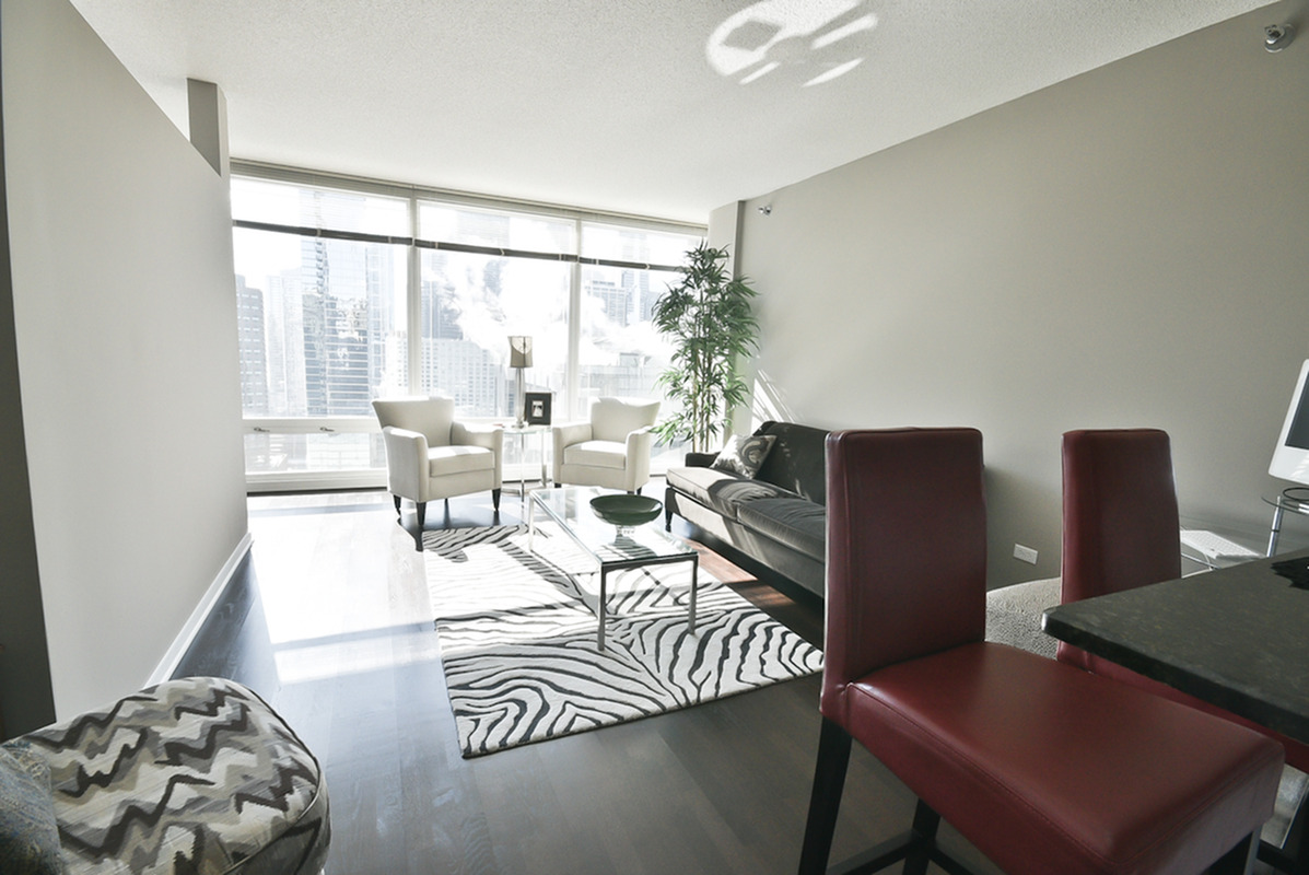 Elegant Dining Room | The Streeter Luxury Apartments