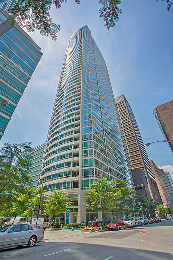 Apartment Building | The Streeter Luxury Apartments