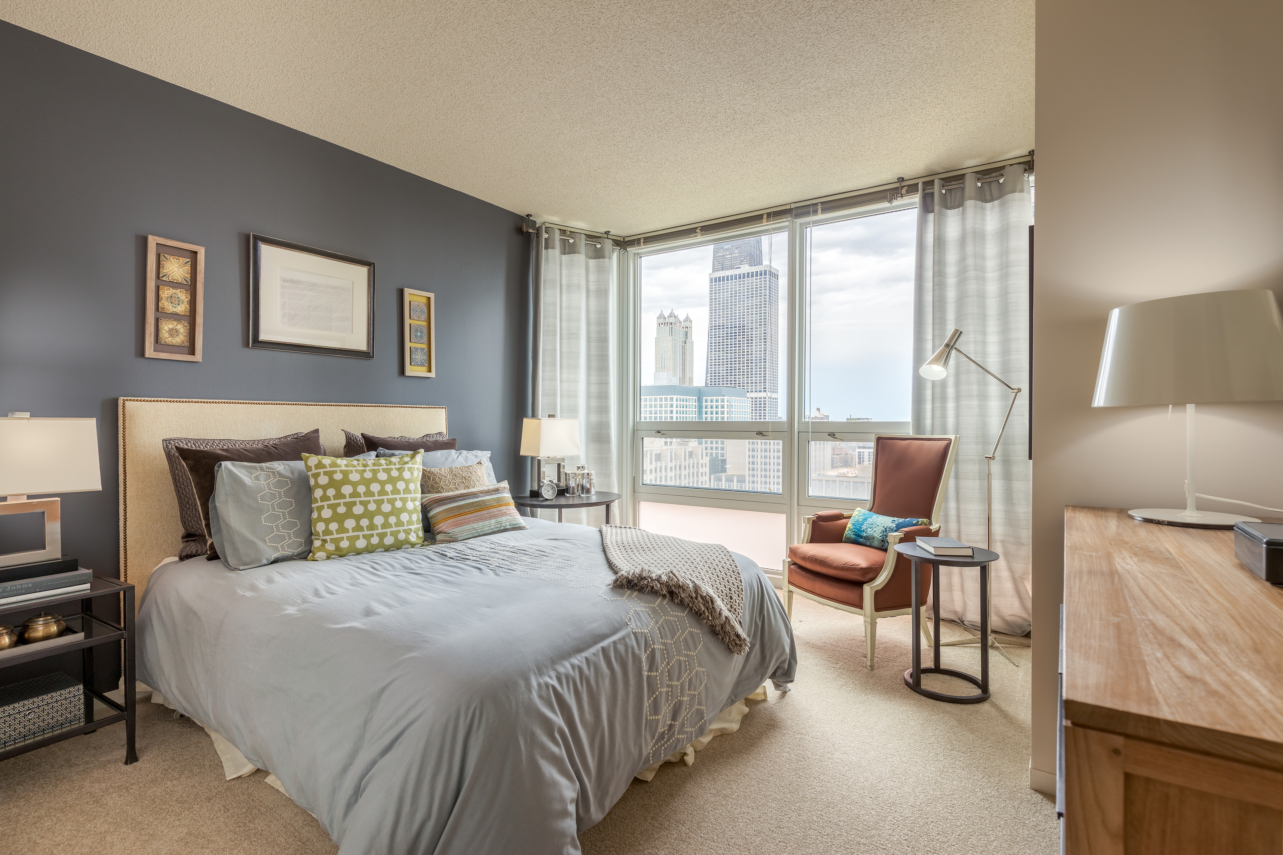 Spacious Master Bathroom | The Streeter Luxury Apartments
