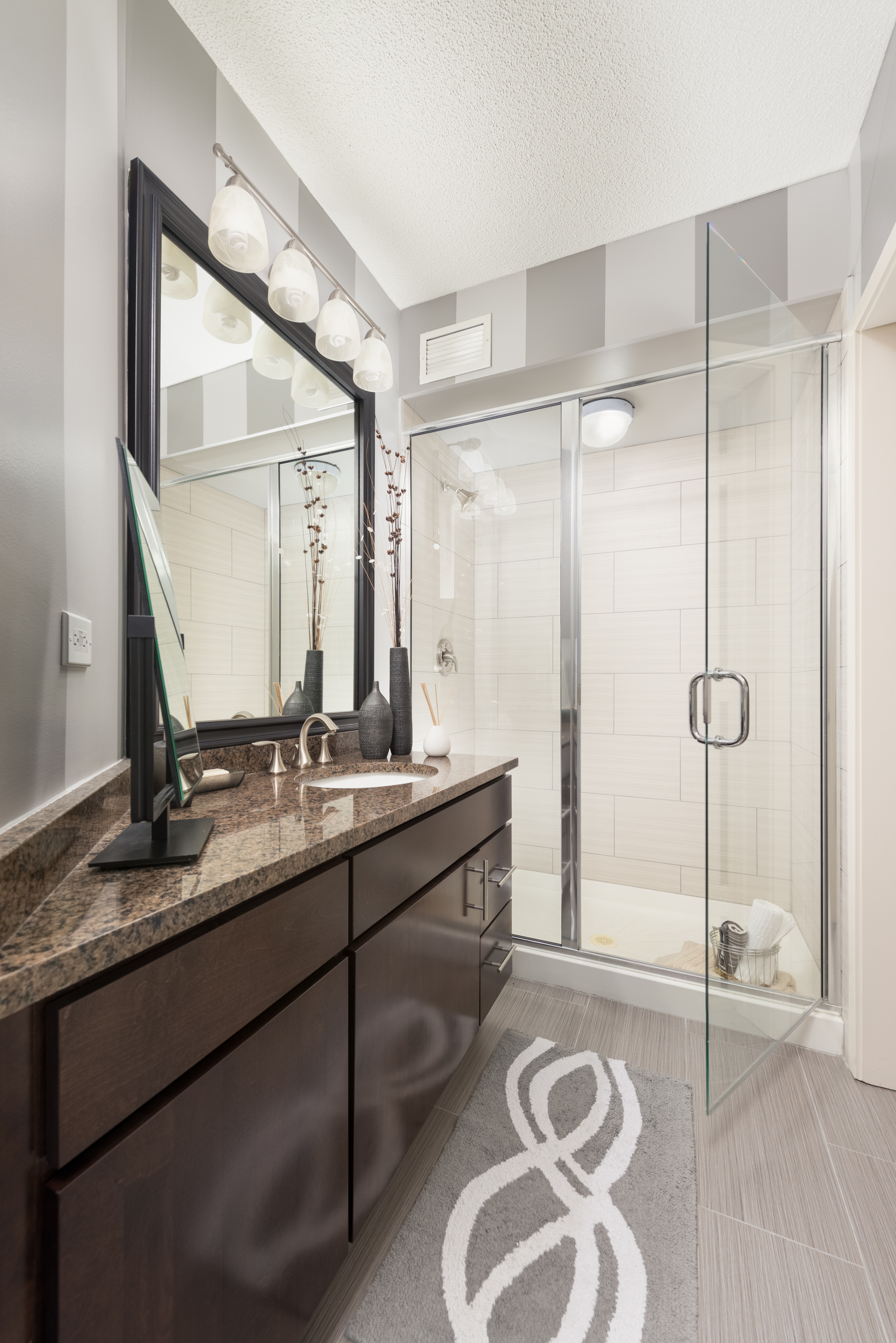 Ornate Bathroom | The Streeter Luxury Apartments