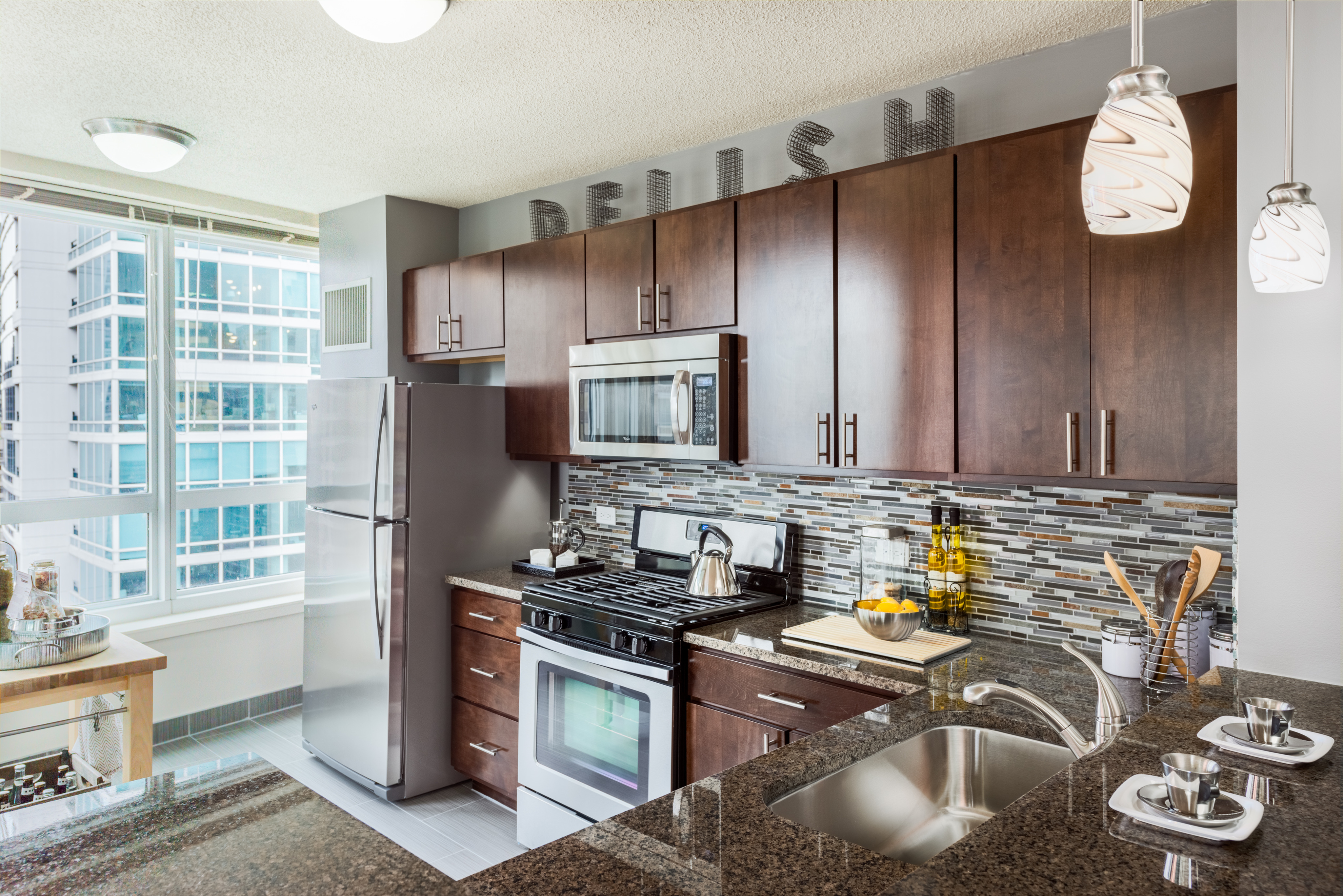 State-of-the-Art Kitchen | The Streeter Luxury Apartments