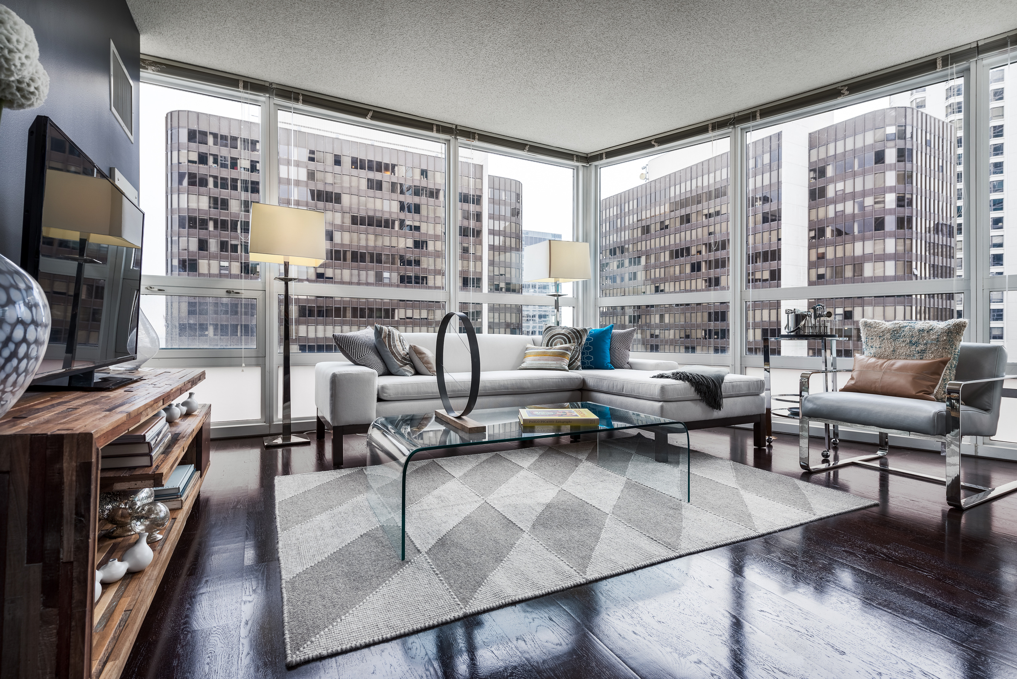 Spacious Living Area | The Streeter Luxury Apartments