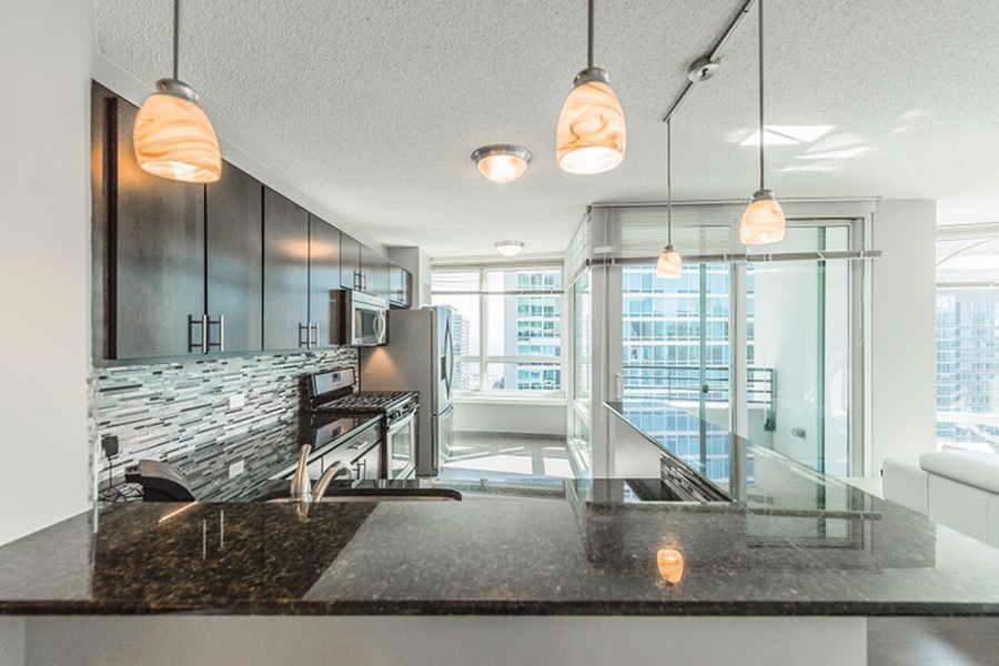 State-of-the-Art Kitchen | The Streeter Luxury Apartments
