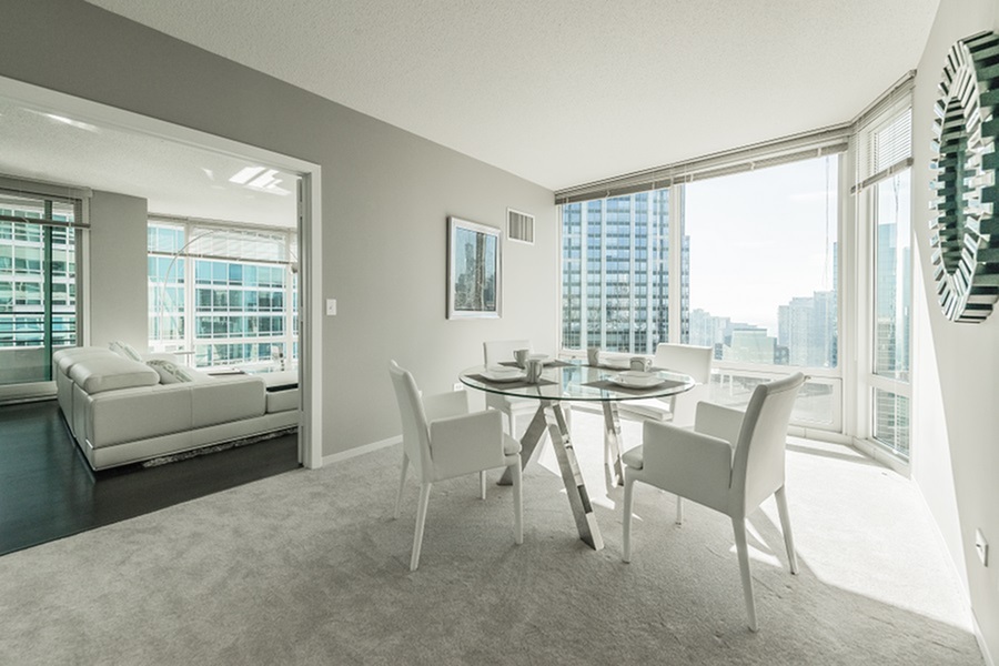 Spacious Living Room | The Streeter Luxury Apartments