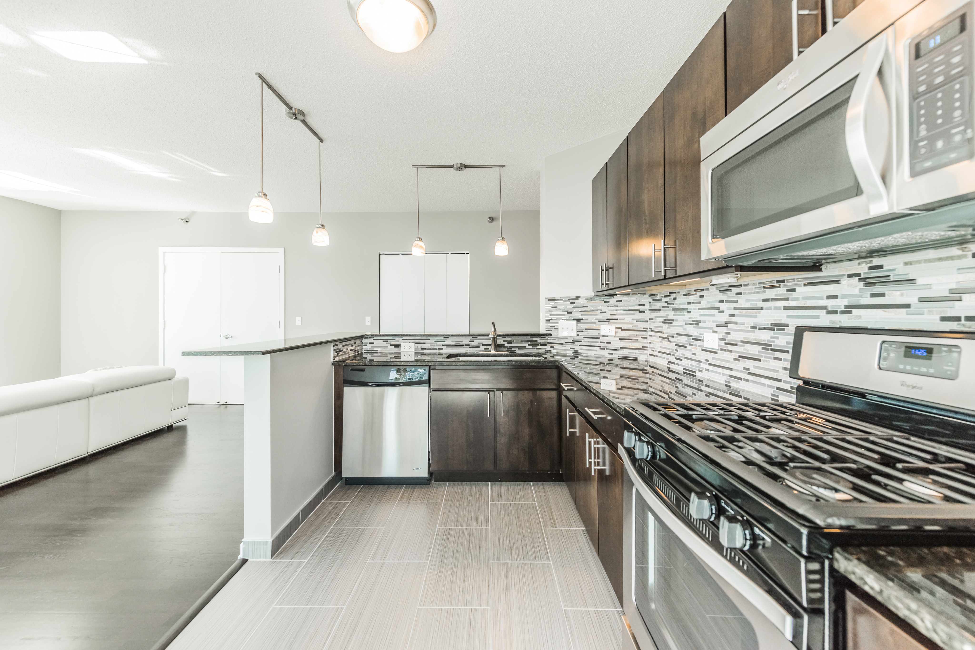 State-of-the-Art Kitchen | The Streeter Luxury Apartments