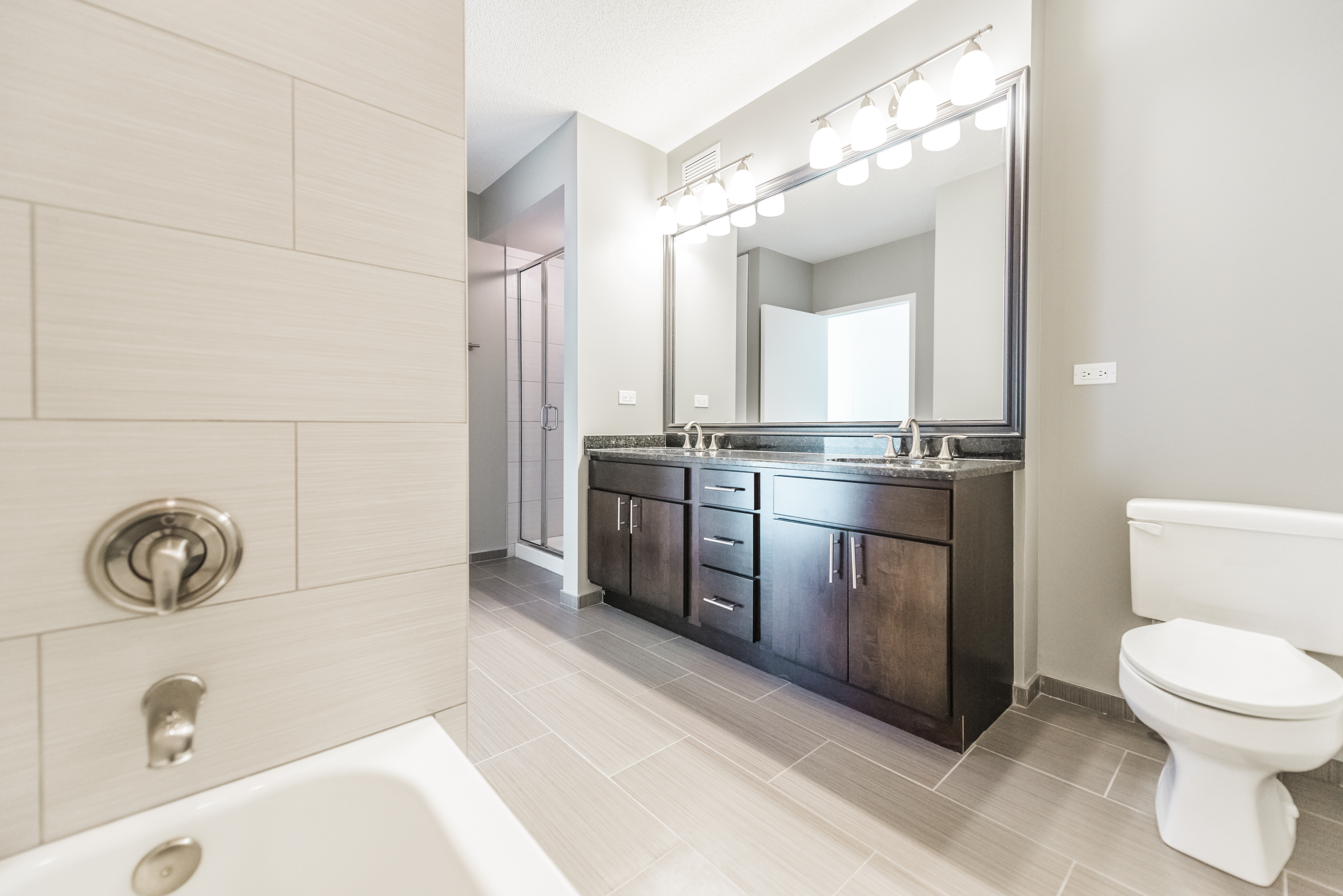 Luxurious Master Bathroom | The Streeter Luxury Apartments