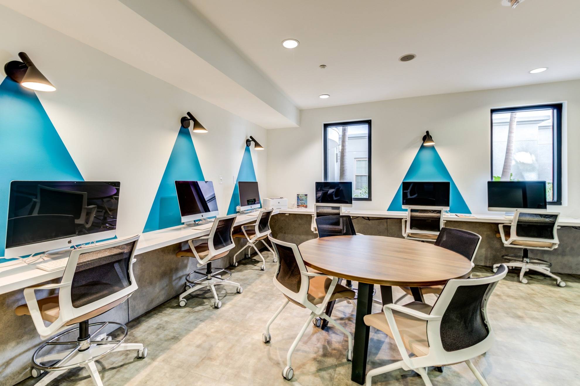 Academic success center with iMacs & free printing (24/7)