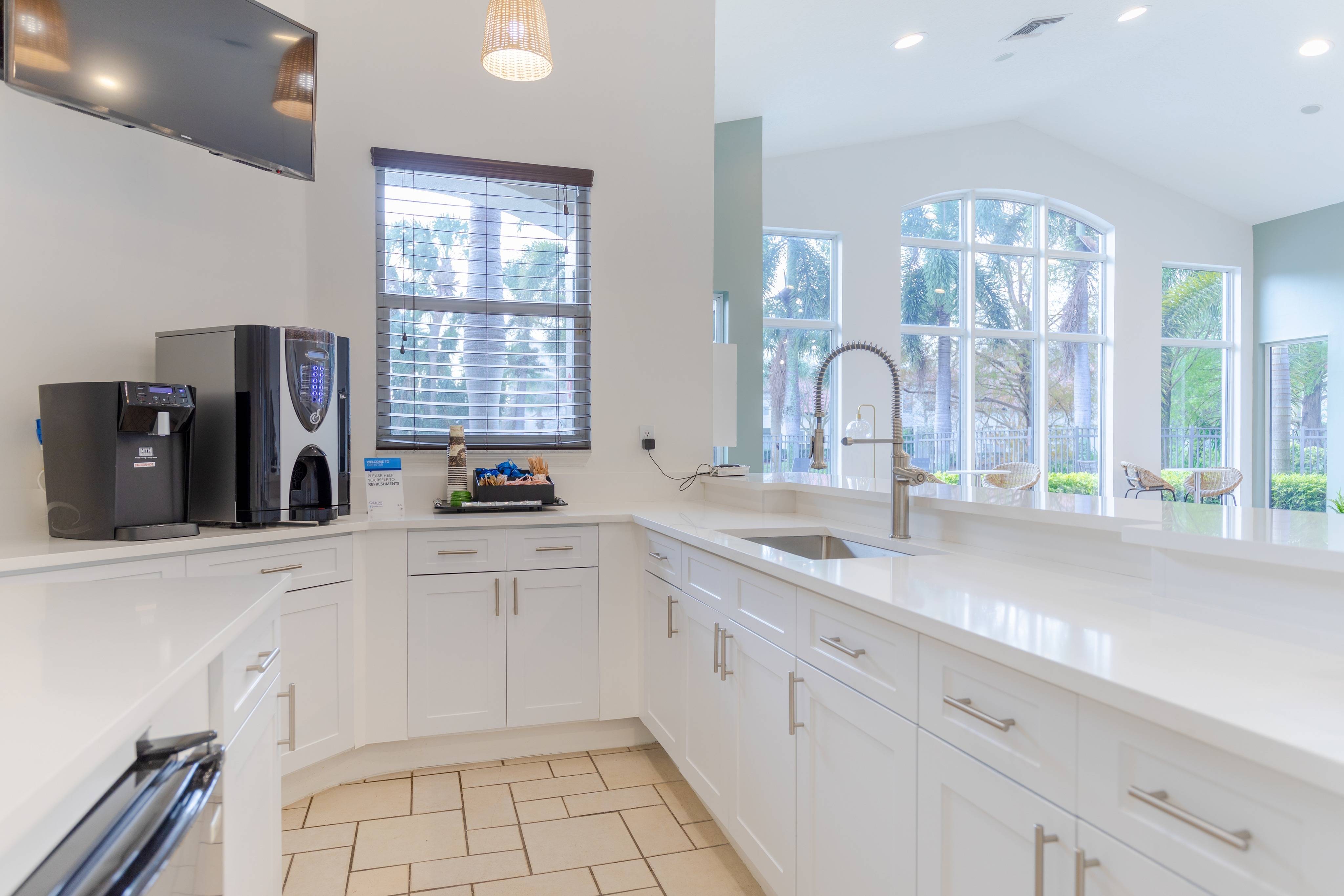 View Photos & Tour Our Palm Beach Apartments Mira Flores