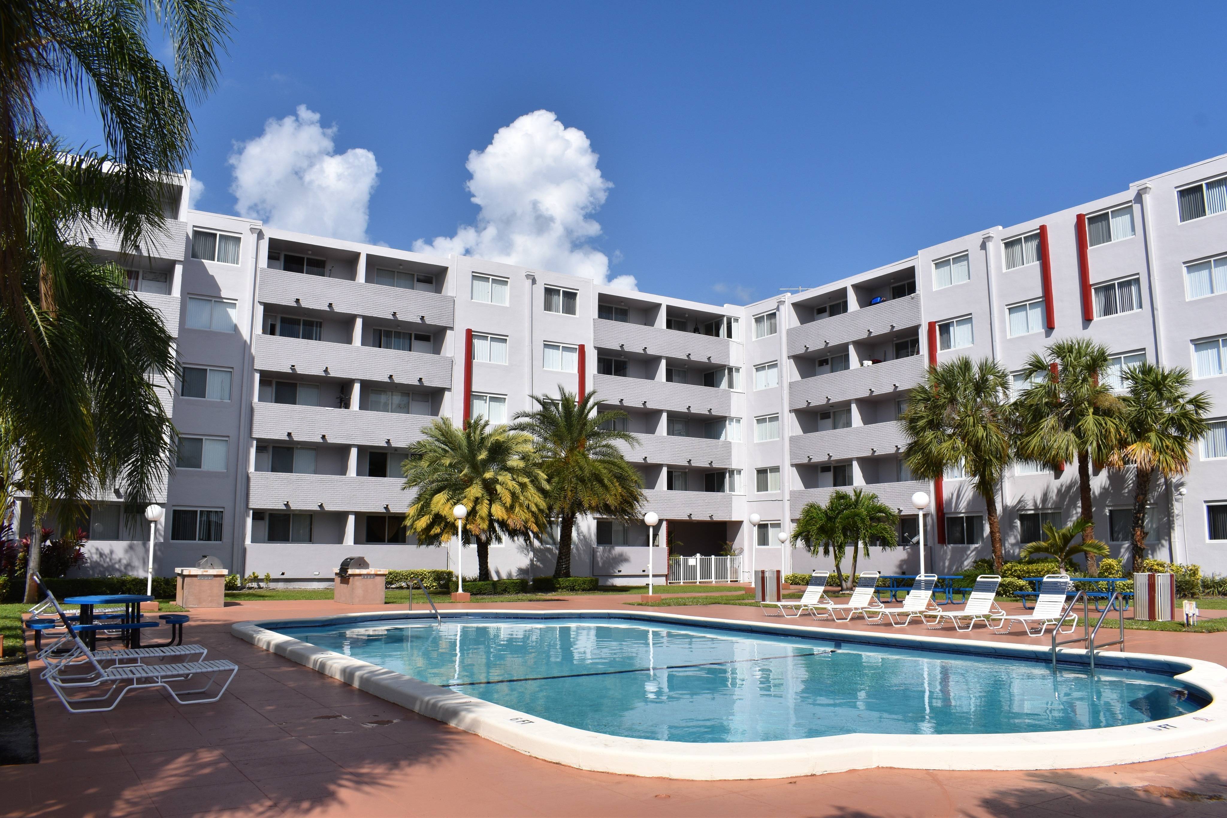 View Photos Suncoast Place Apartments