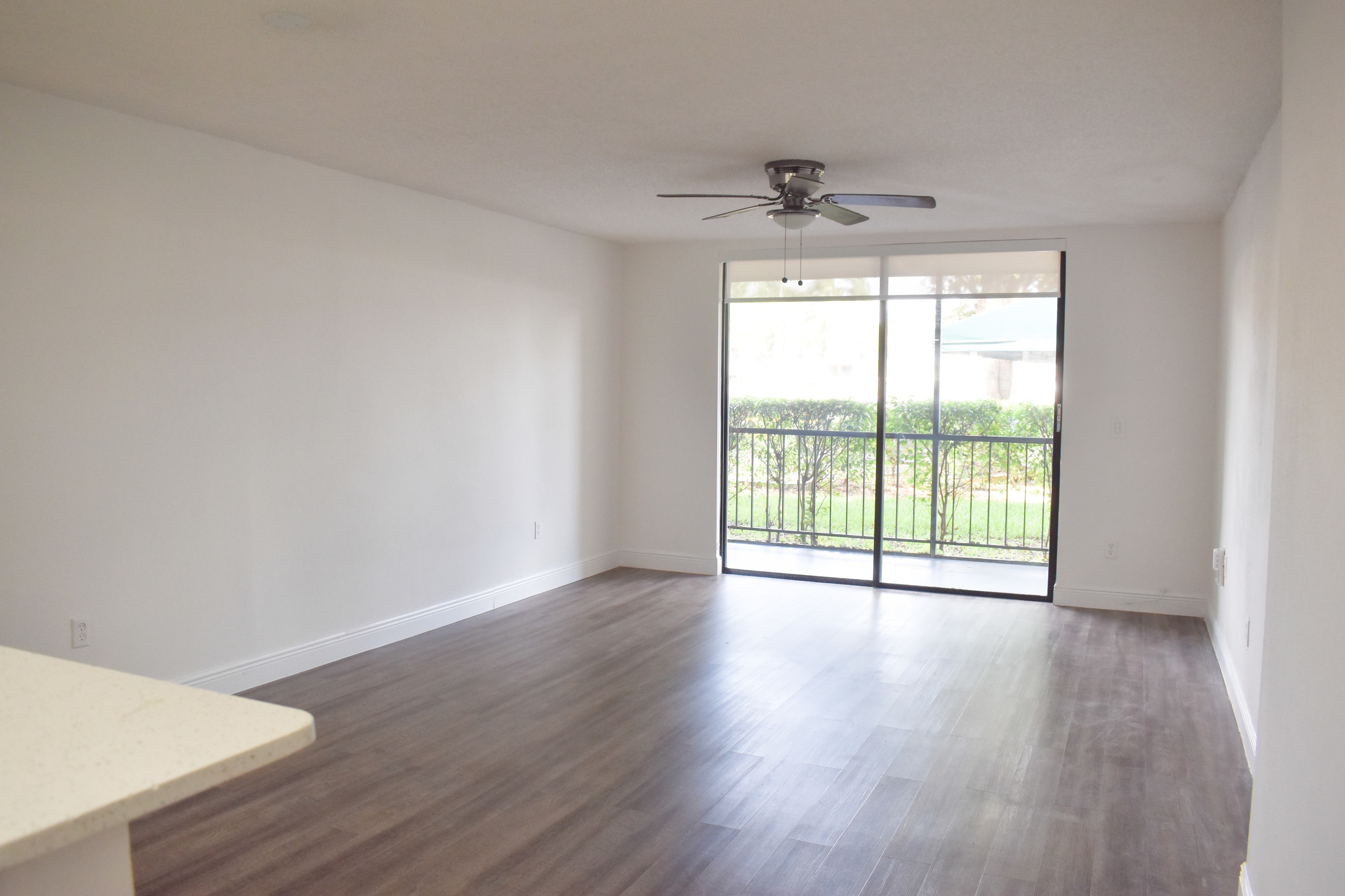 View Photos & Take A Virtual Tour Royalton On The Green Apartments