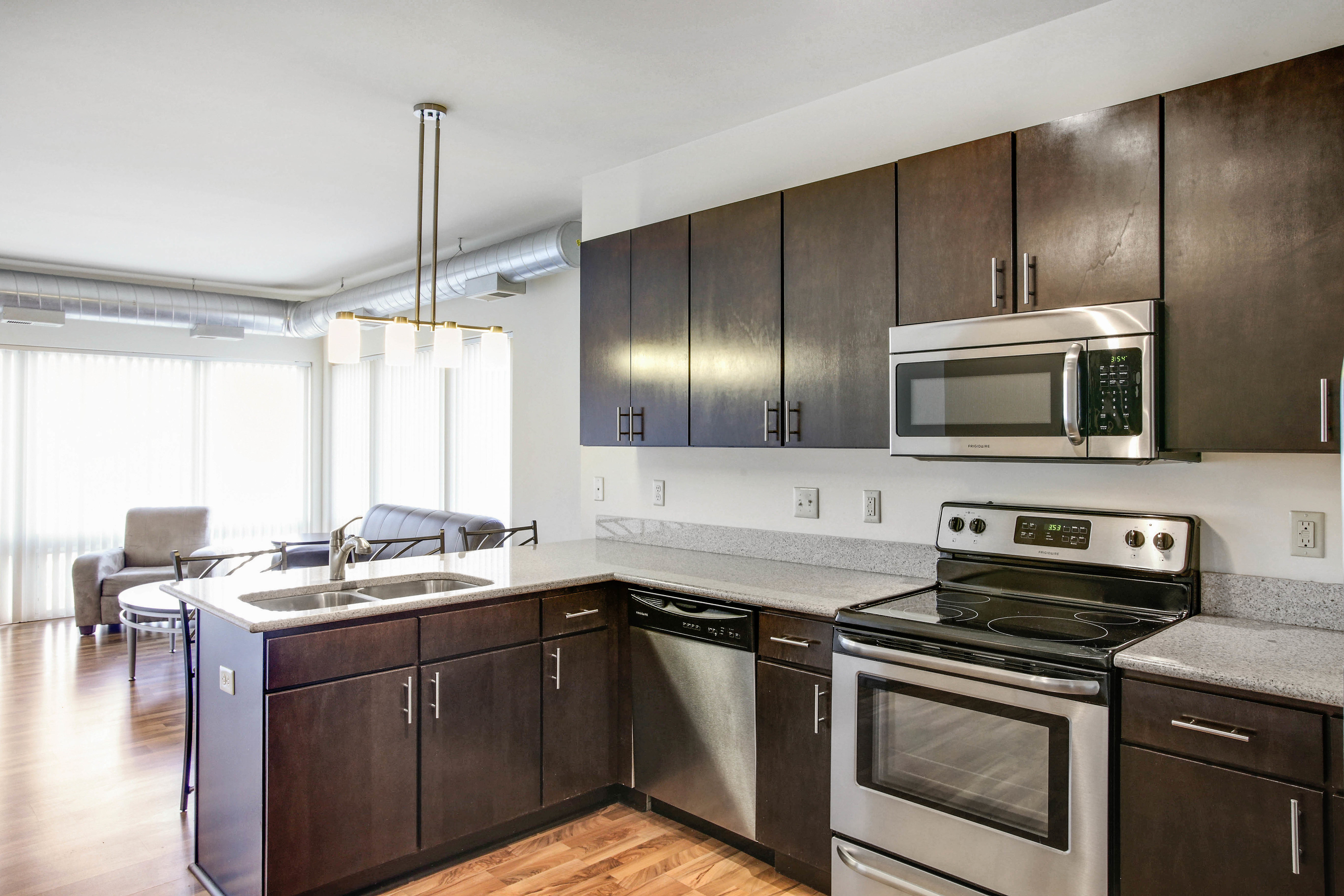 Amenities Yugo Minneapolis Sydney Hall in Minneapolis, MN Student