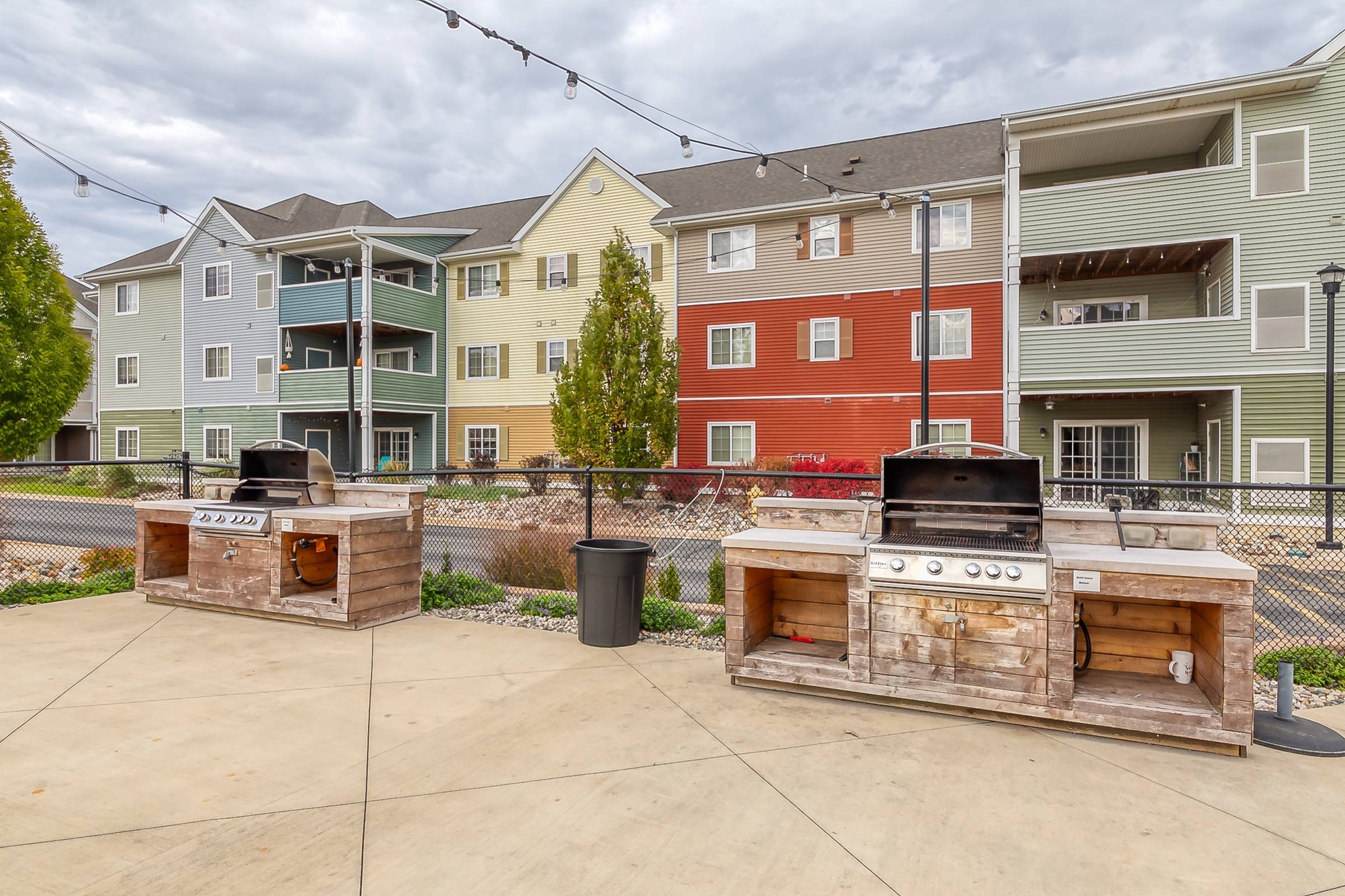 Photos 48 West Allendale, Michigan Apartments