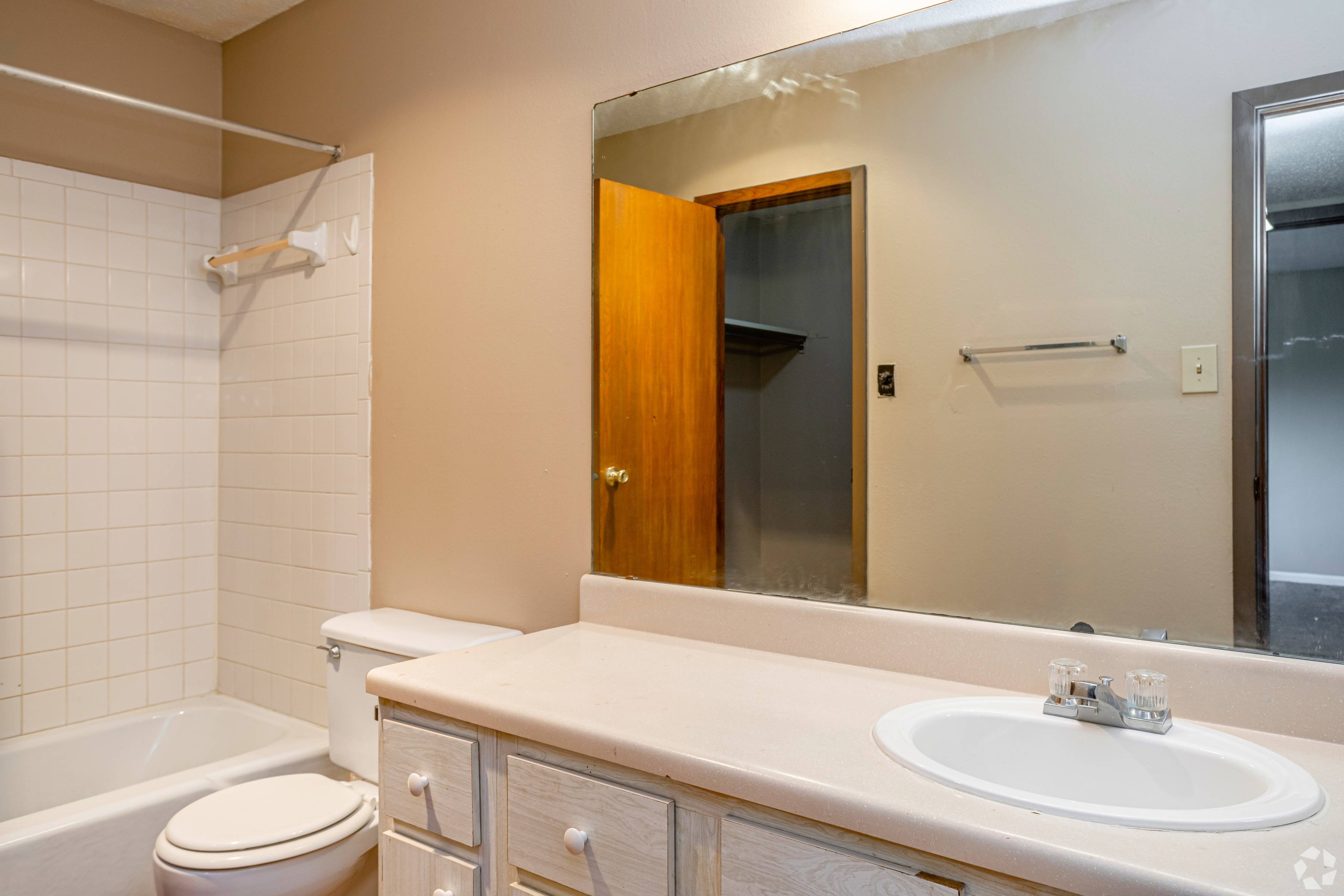 View Photos Indiandale Apartments