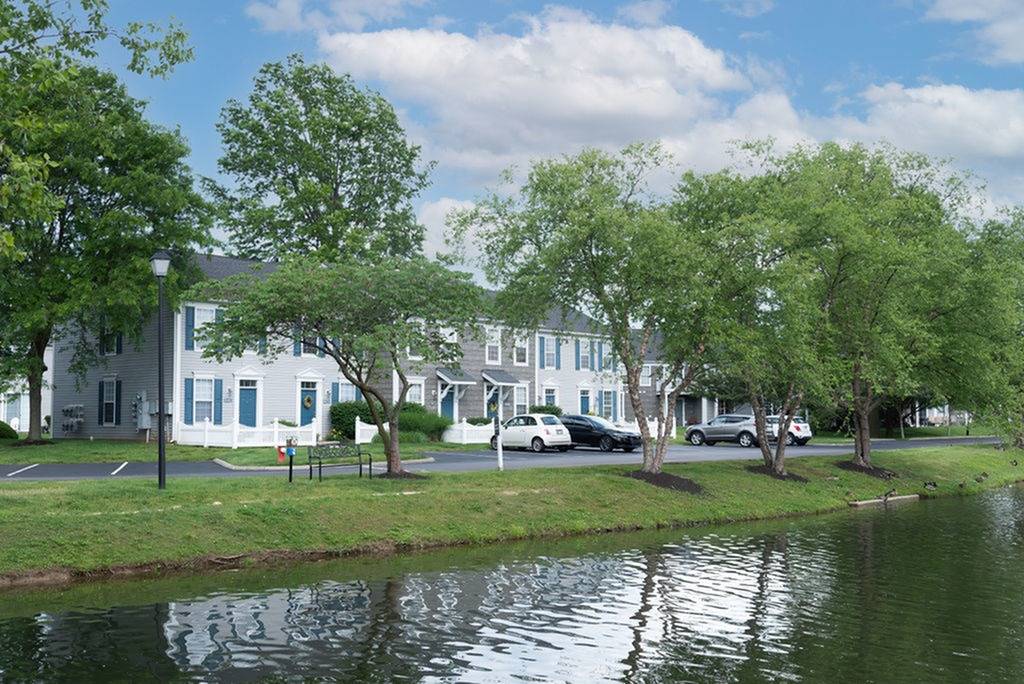 The Lakes of Olentangy Apartments Find your home within the Lewis