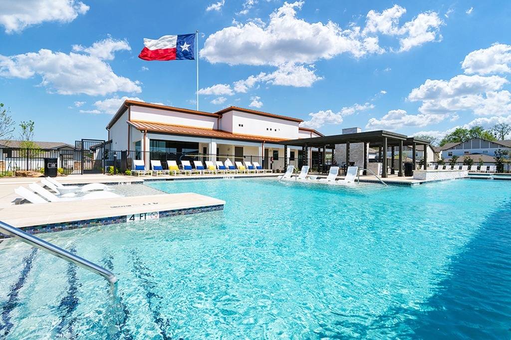 Photos & Tour The Luxe of Prosper Apartments McKinney TX