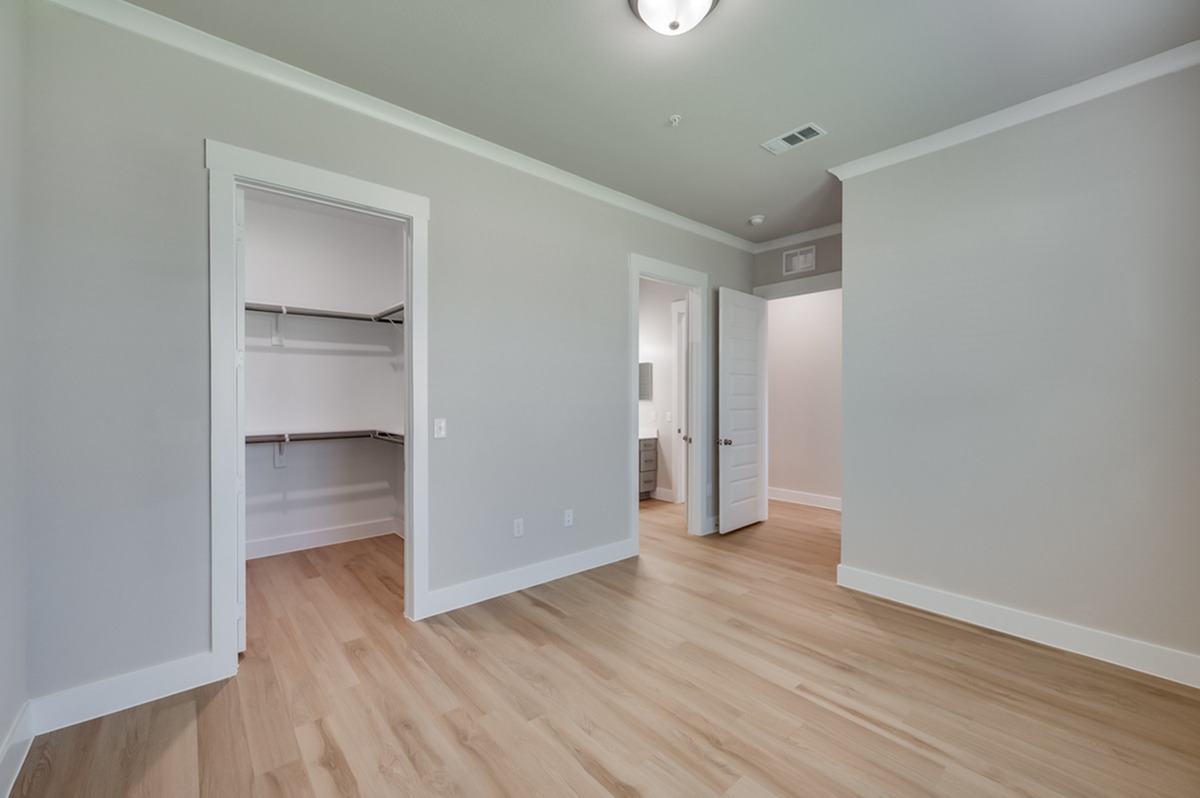 D1Topaz 4 Bed Apartment Mansions at Oak Point