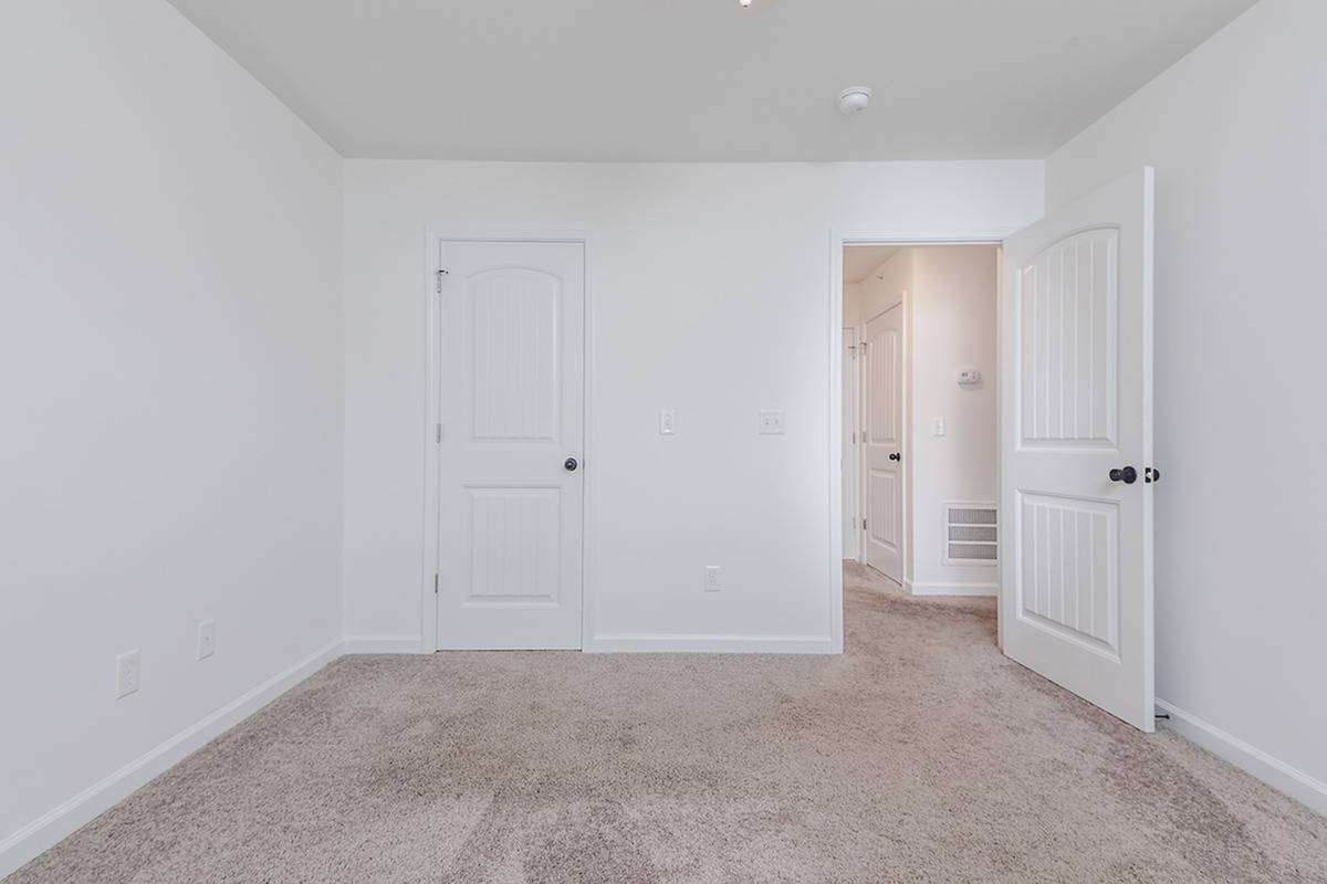 View Photos The Huntley Apartment Homes