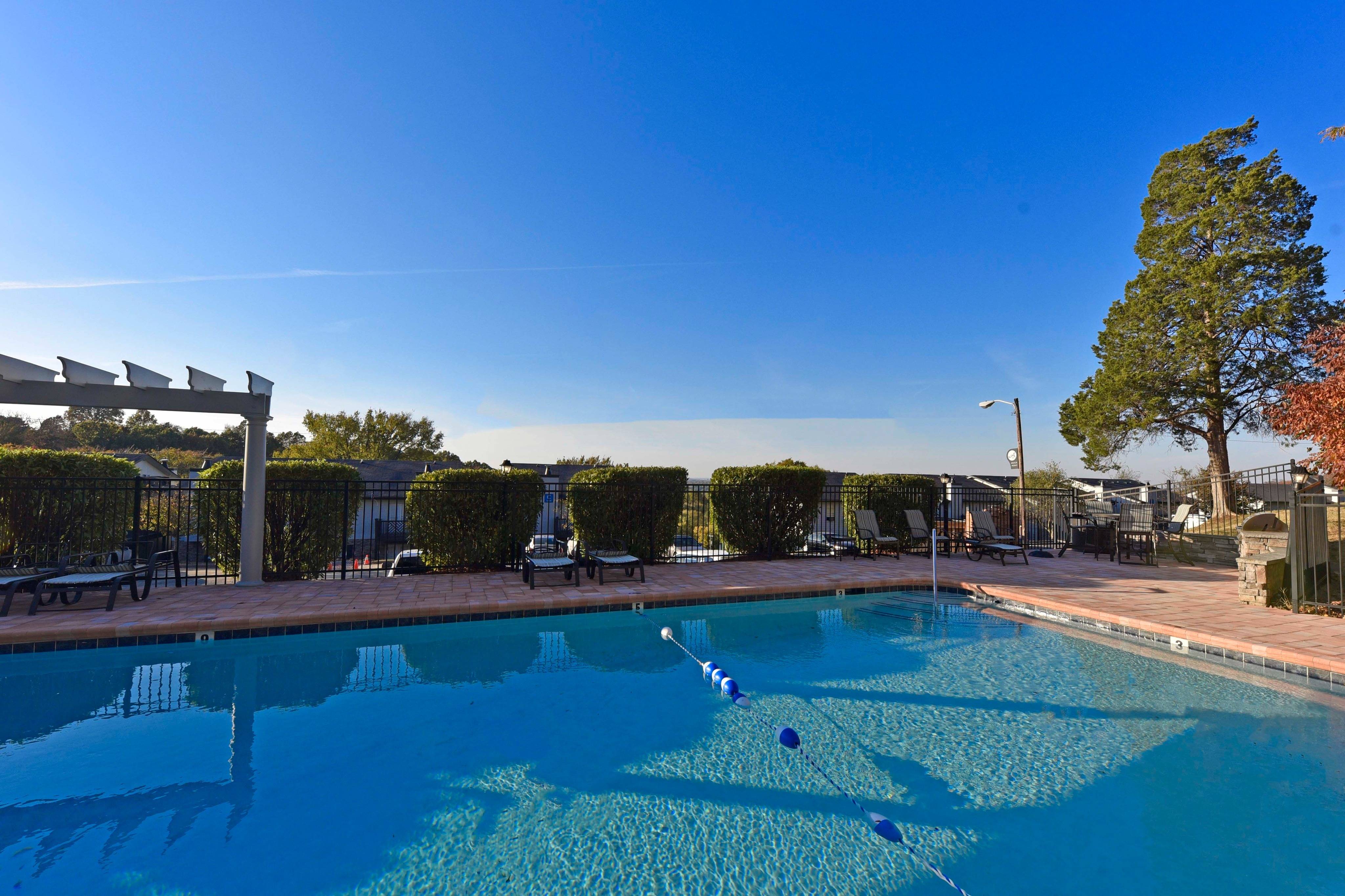 View Photos Amalie Apartment Homes