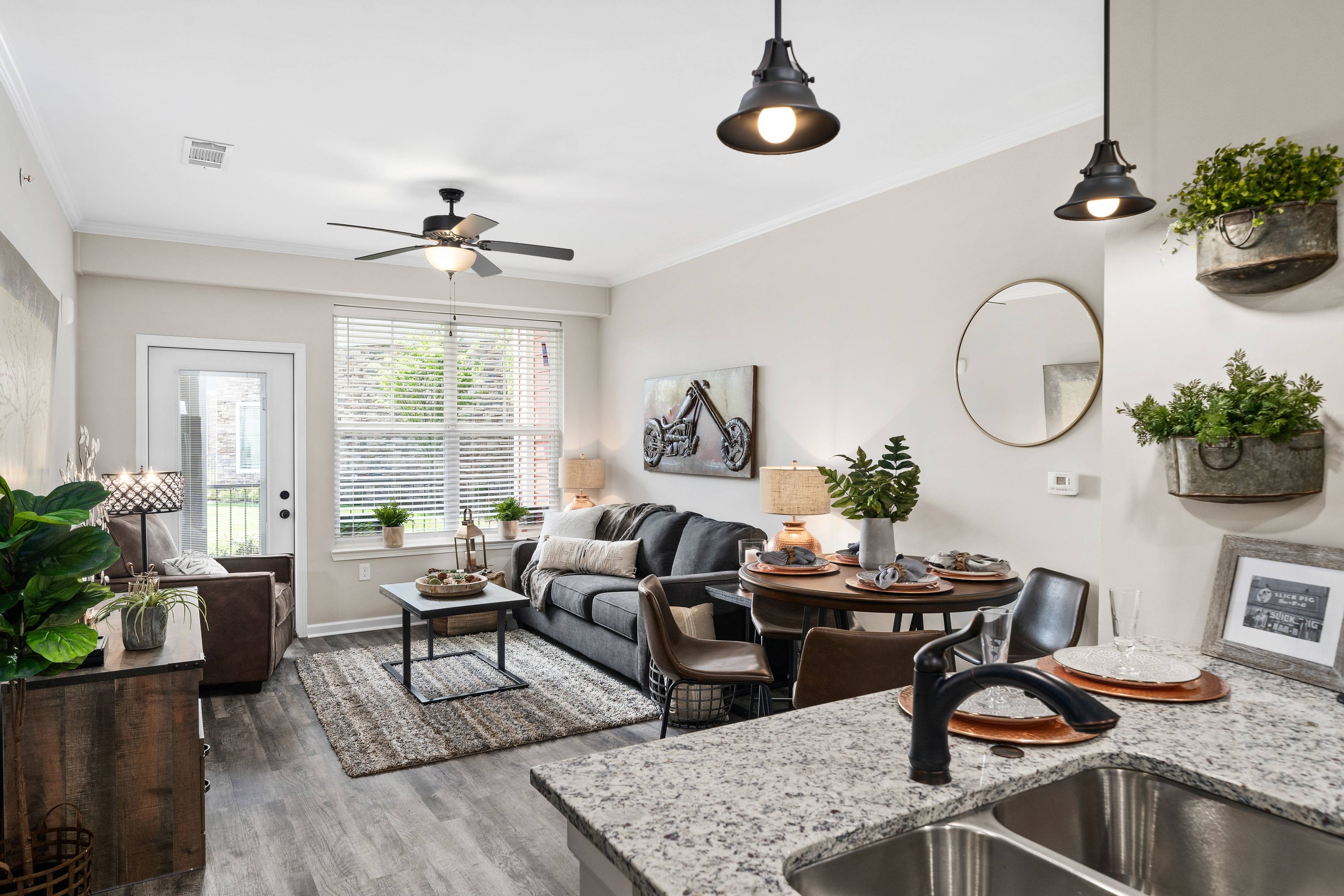 View Photos Stonehenge Apartments