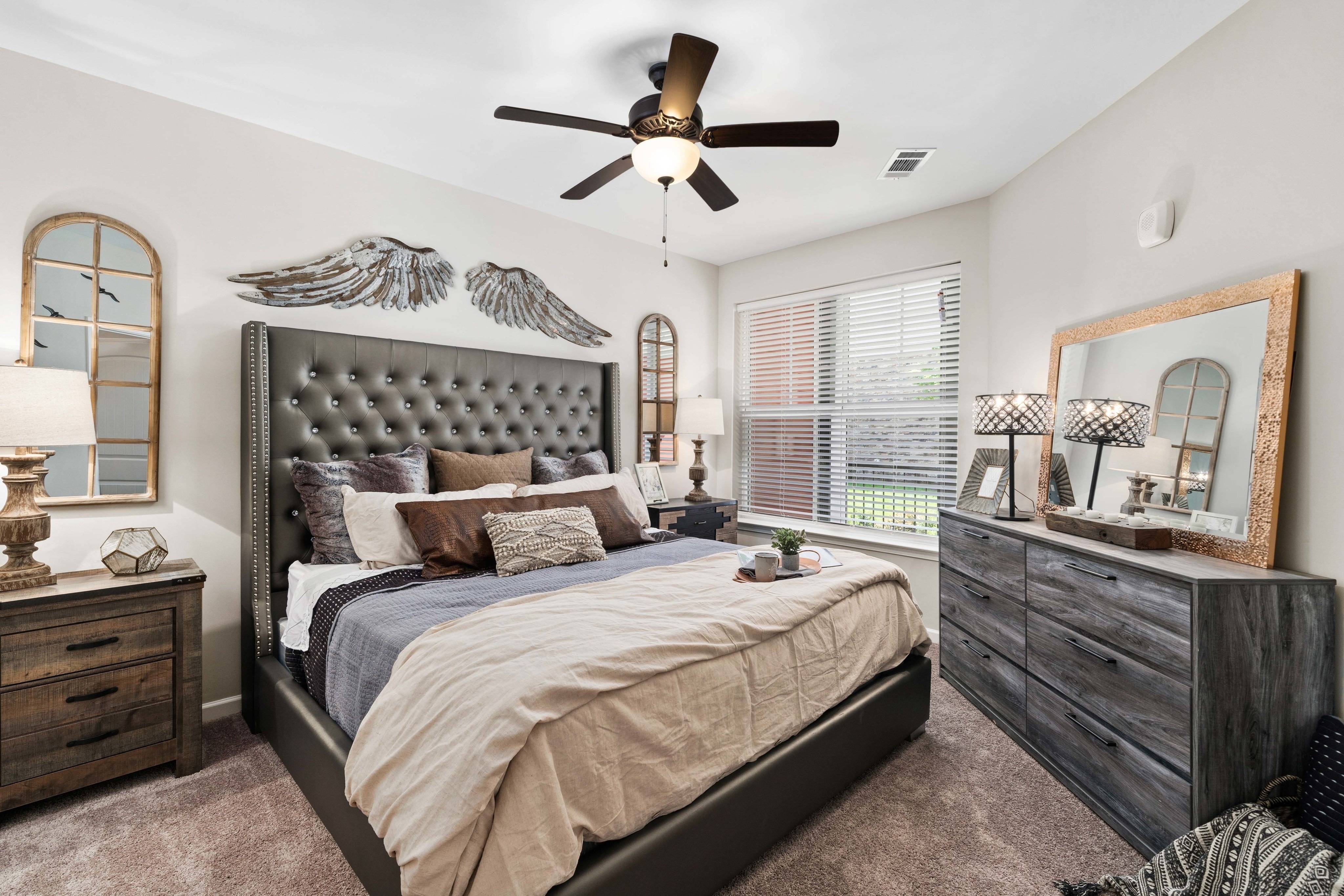 View Photos Stonehenge Apartments