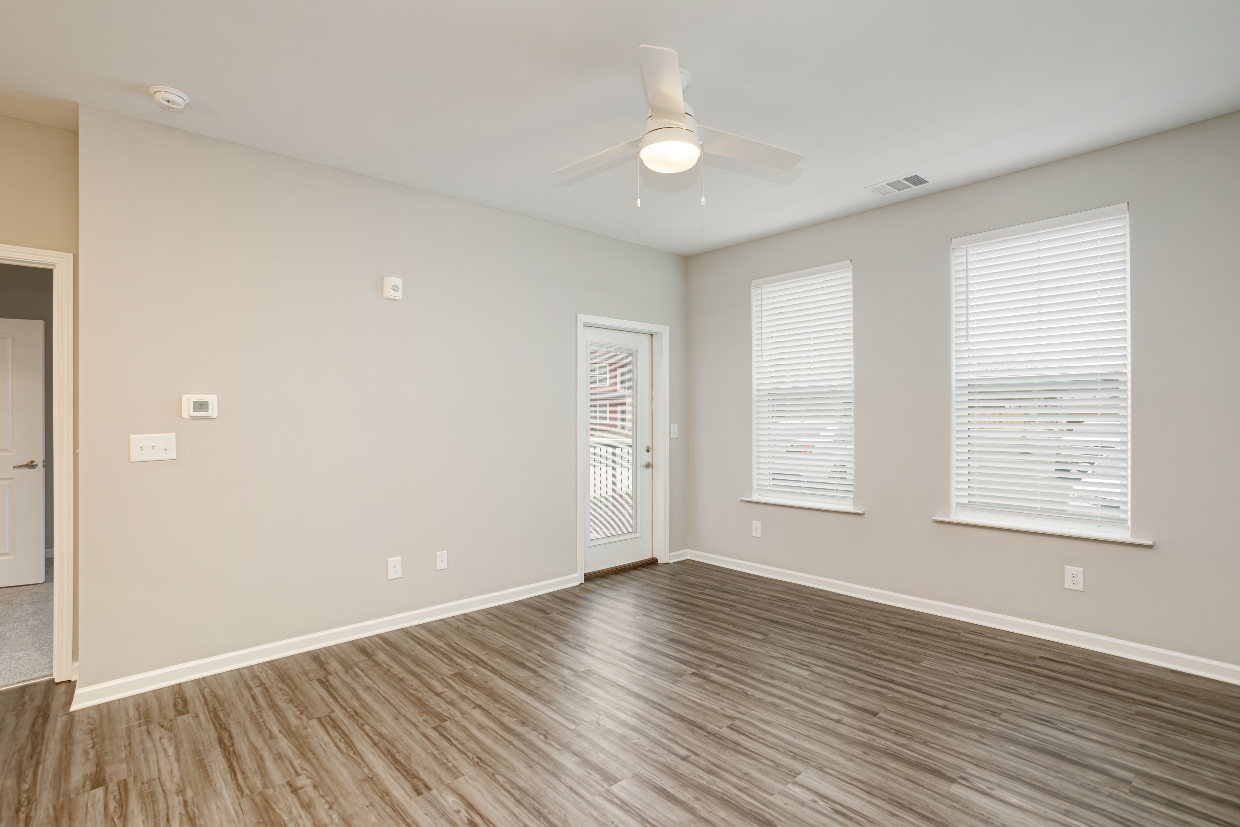 View Photos Stonehenge Apartments